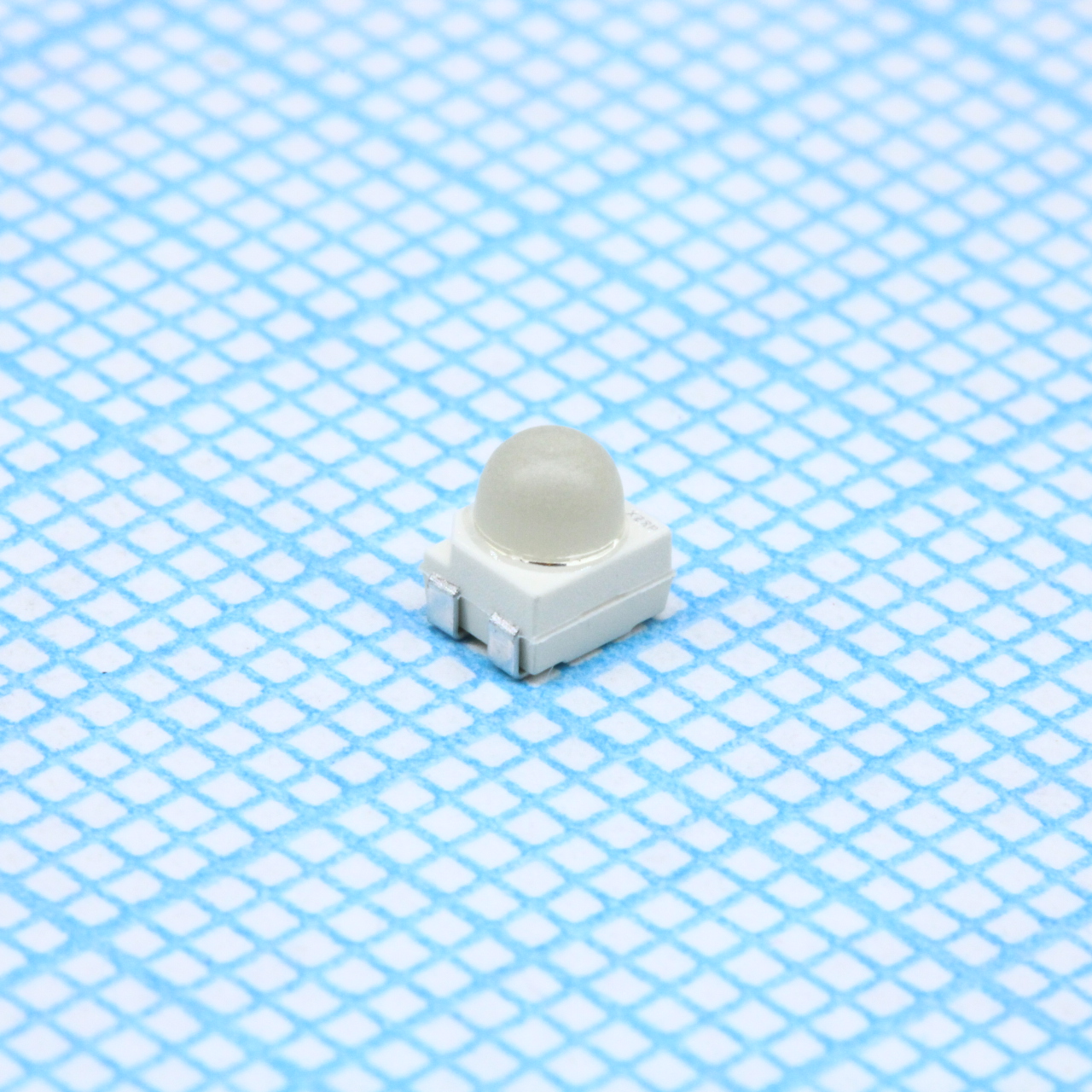 LSE63B-BBCB-1-1 - Светодиод smd 3,2х2,8мм/красный/633нм/2240-4500мкд/прозрачный/30° с линзой