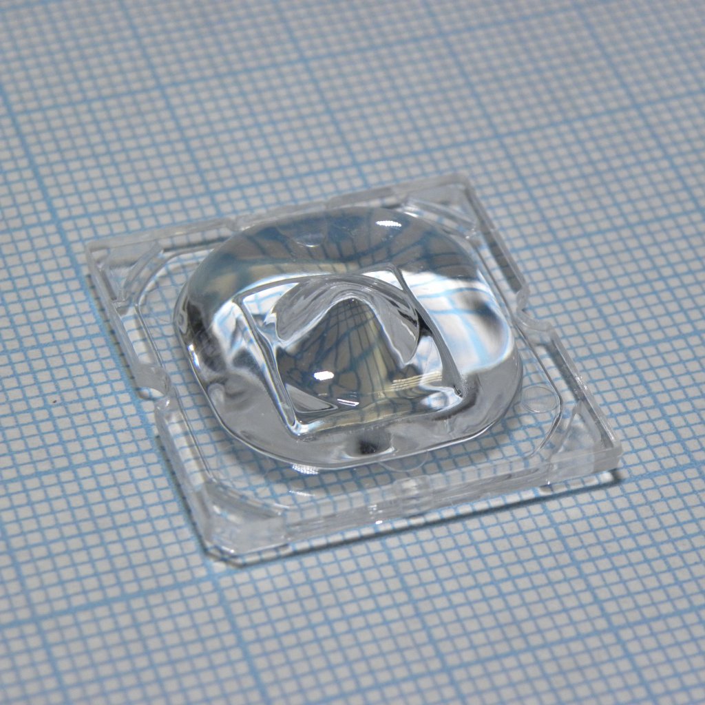 C12727_STRADA-SQ-VSM - Линза для светодиода LG Innotek серии  LEMWA33X (Osram Oslon / Cree  XP-G), эфф=94%, 151°, 25x25mm   H:6,8mm