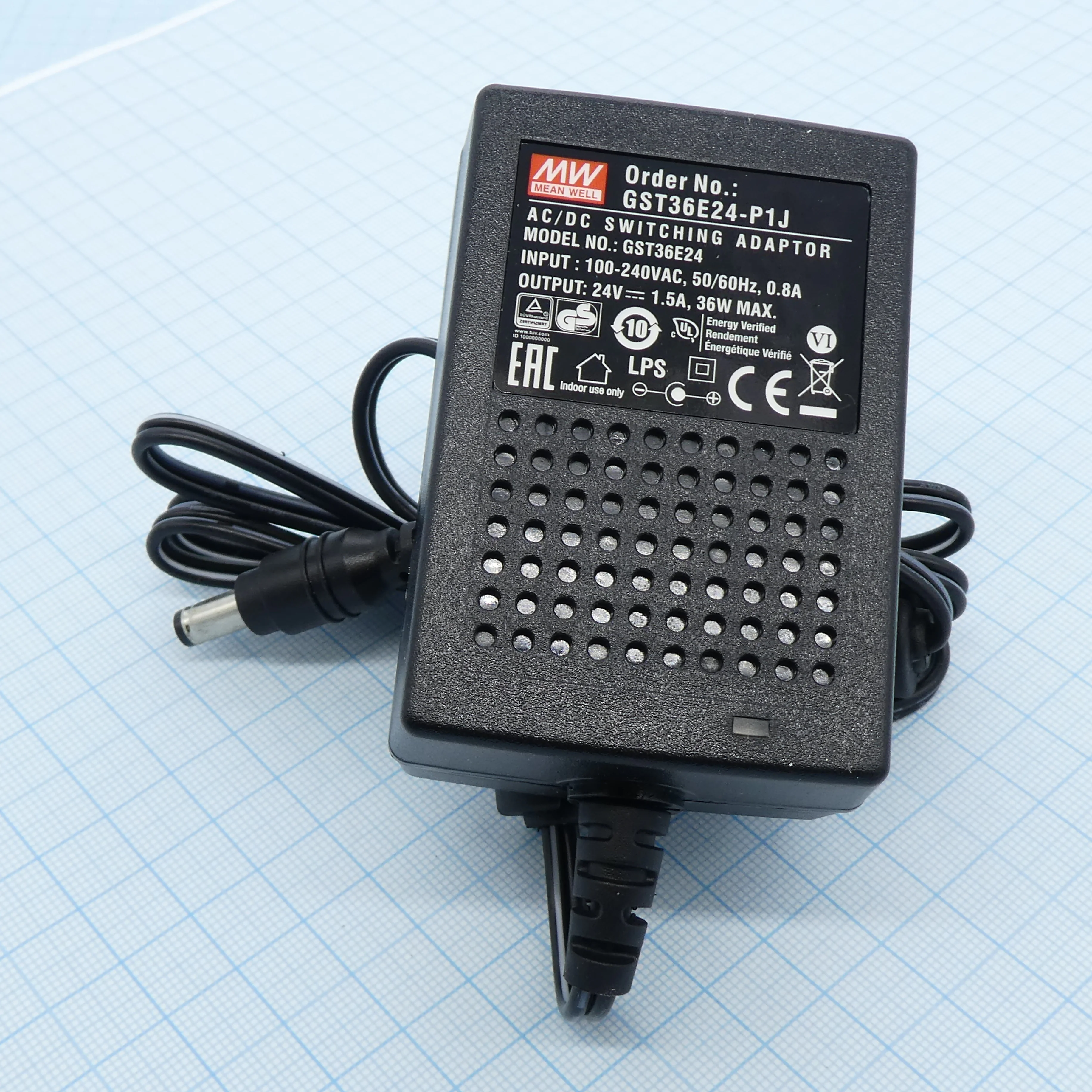 GST36E24-P1J - AC-DC, 36Вт, вход 85...264B AC 47...63 Гц,, выход 24B/1.5A, изоляция 3000В AC, 79x54x33мм, -30...+70°С, выходной разъем 11, диам. 5.5х2.1мм
