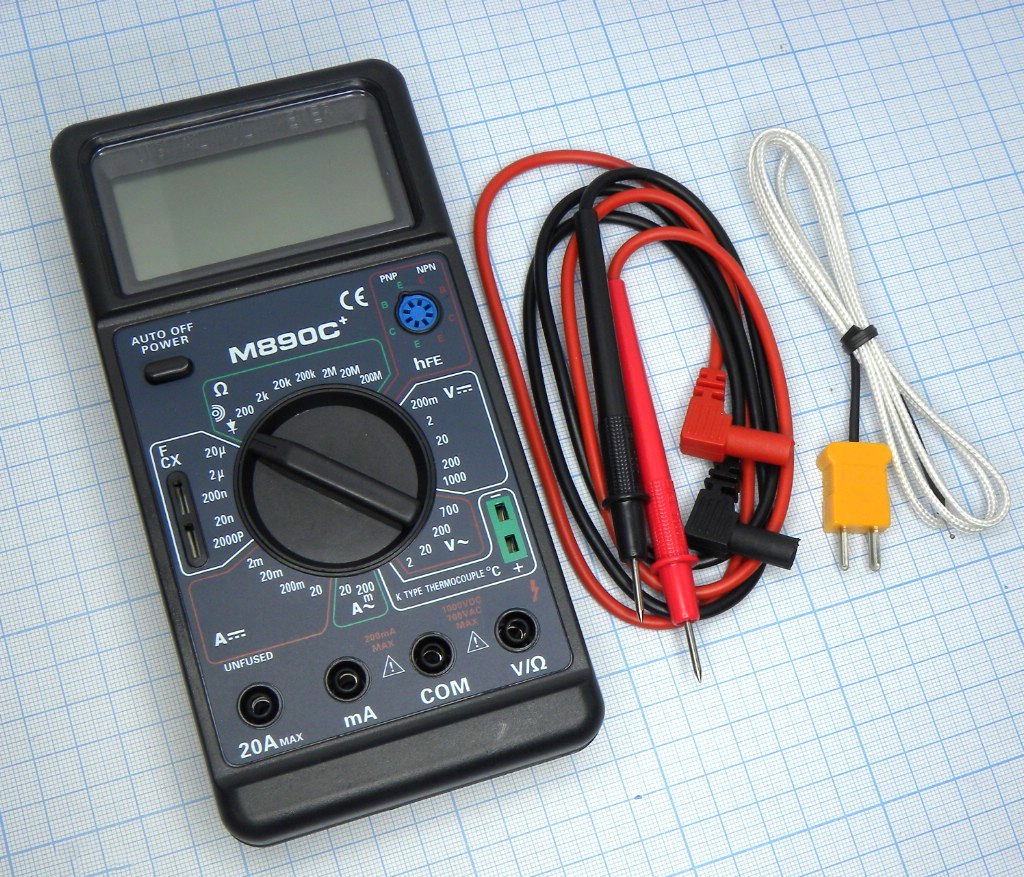 M-890C - Мультиметр цифровой для измерения постоянного и переменного напряжения, постоянного и переменного тока, сопротивления,емкости,проверки диодов,транзисторов,звуковой прозвонки,измерения  температуры.