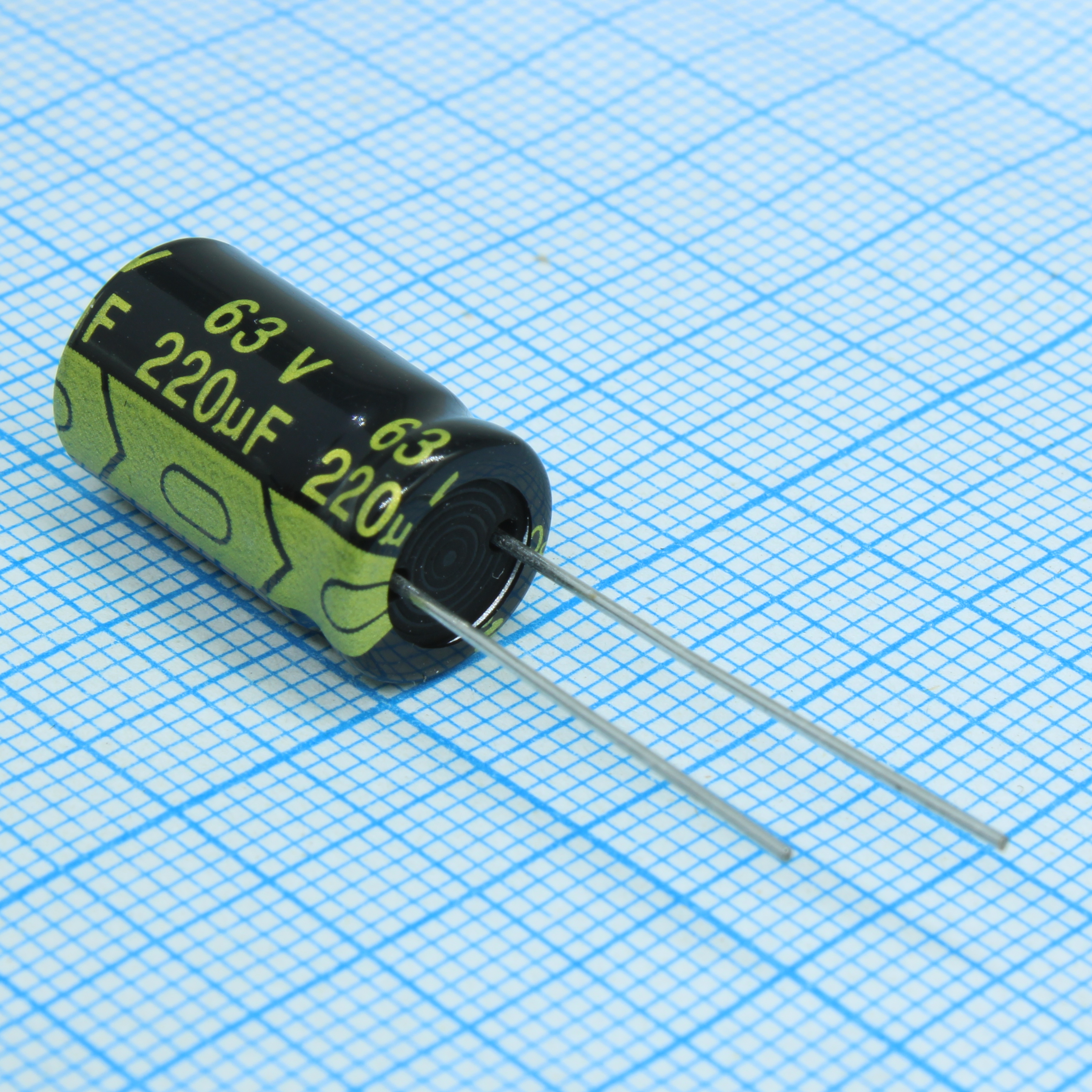 TS13DJ1V221MSB0B0R - Конденсатор алюминиевый электролитический радиальный низкий импеданс 220мкФ 35В ±20% 10*17 P:5мм 770мА 0.095Ом 3000ч 105°С