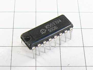 Микросхема К561ПУ4