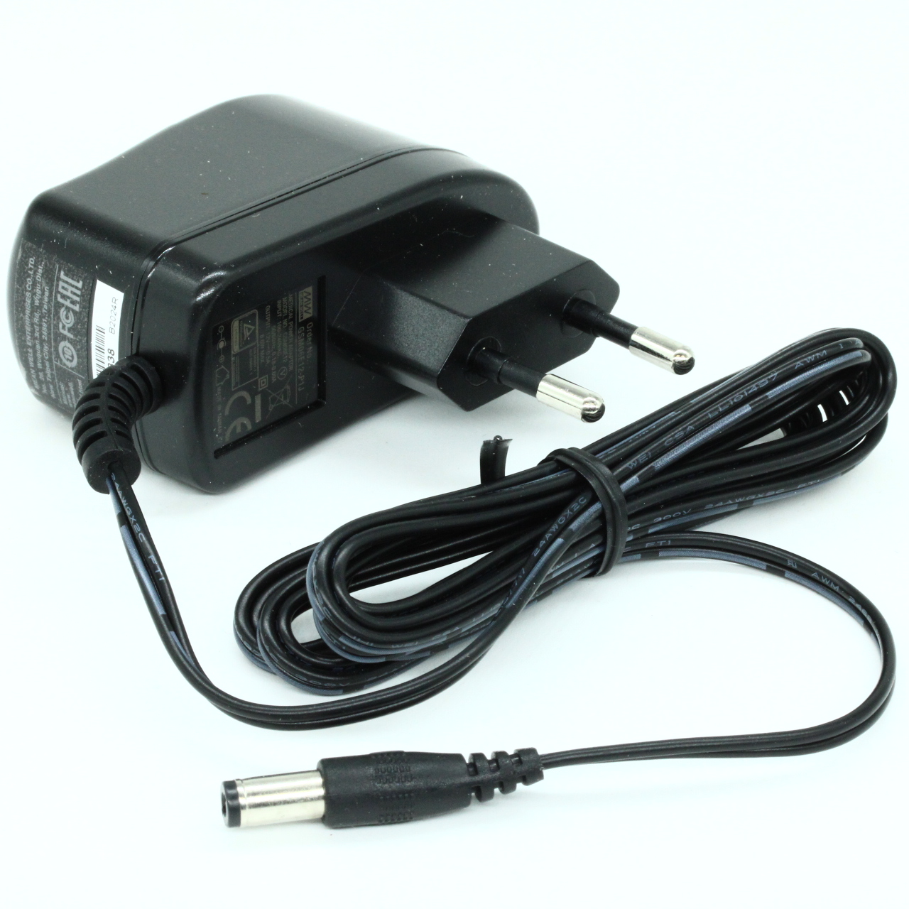 GSM06E12-P1J - AC-DC, 6Вт, сетевой адаптер, выход 12В/0.5А, вход 85...264В AC, 47...63 Гц, 32x66x42.5мм, 0...+50°C, для медицинского применения