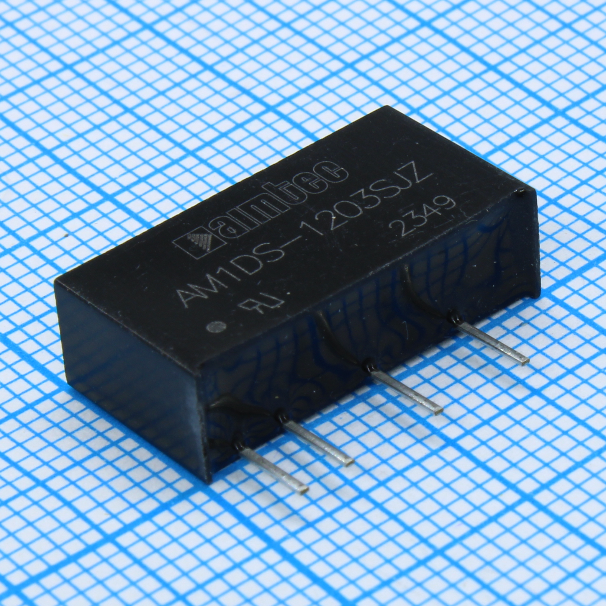 AM1DS-1203SJZ - DC/DC, 1Вт, вход 10.8…13.2В, выход 3.3В/0.03…0.303А, изоляция 1500В DC, КПД 75%, максимальная емкостная нагрузка не более 2400мкФ, SIP7, 19.65x6x10.16мм, -40…105°C, пластик