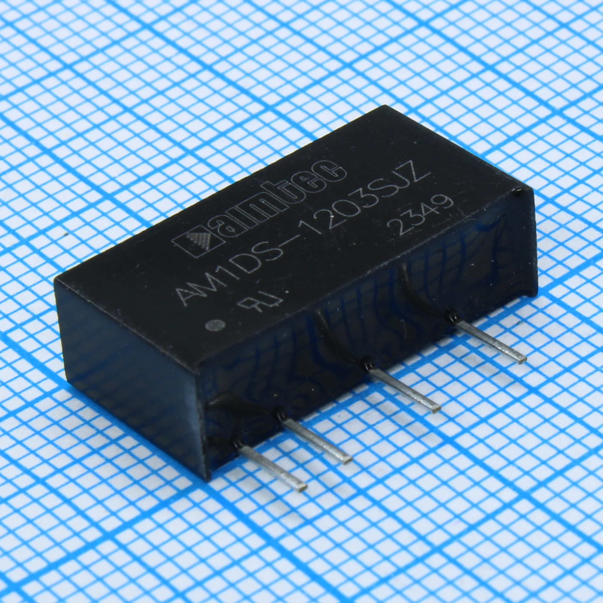 AM1DS-1203SJZ - DC/DC, 1Вт, вход 10.8…13.2В, выход 3.3В/0.03…0.303А, изоляция 1500В DC, КПД 75%, максимальная емкостная нагрузка не более 2400мкФ, SIP7, 19.65x6x10.16мм, -40…105°C, пластик