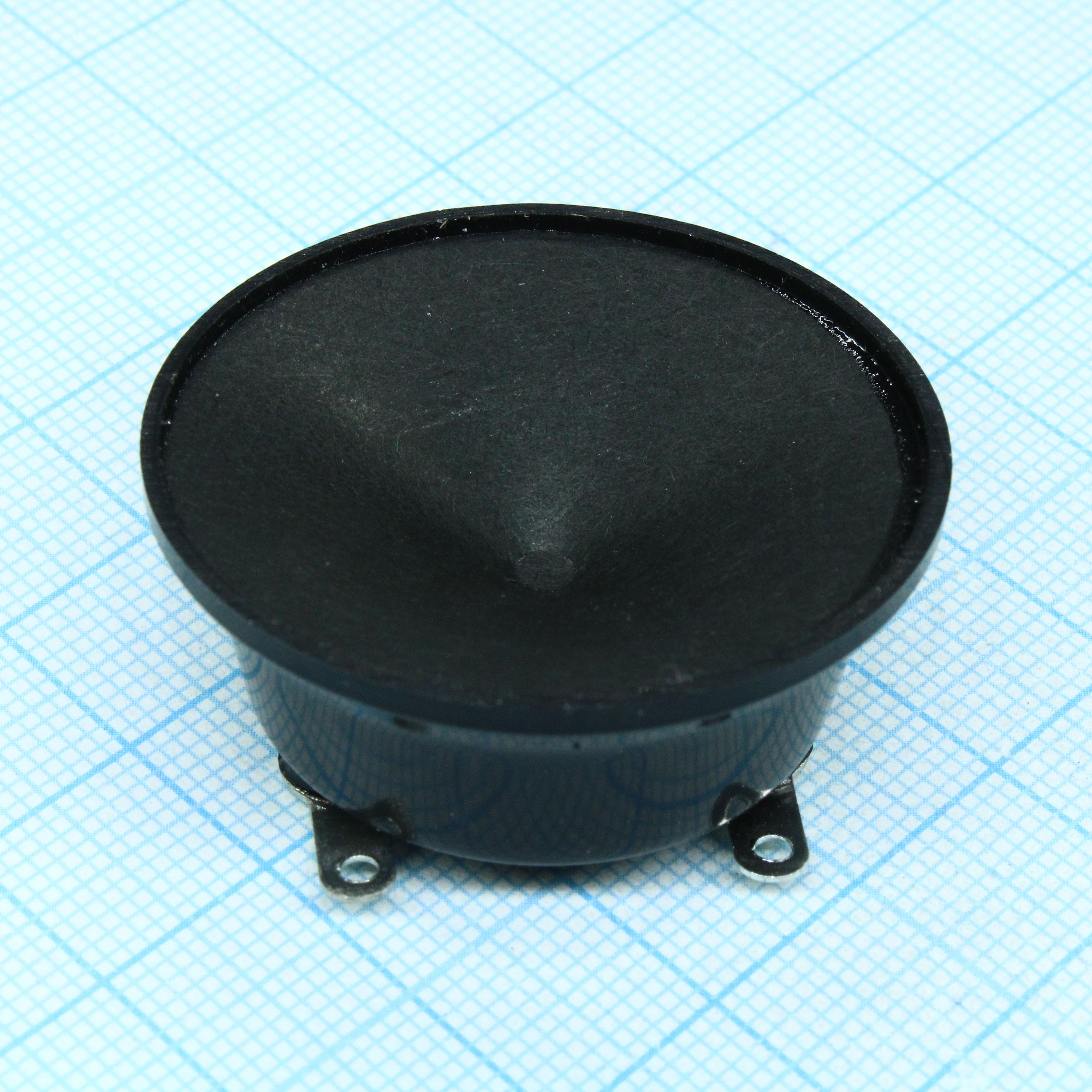 W-08B - от 95db (на 20kHz) до 90db (на 40kHz)/2.83v/4...50kHz  d=37.8