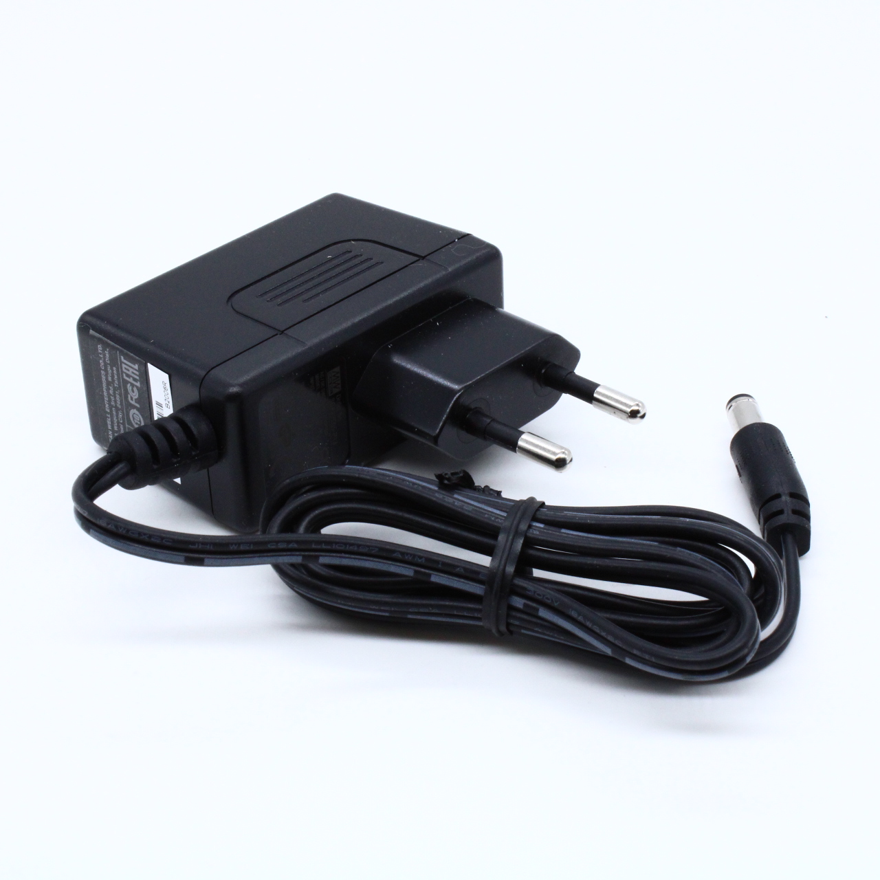 SGA12E05-P1J - Адаптер настенный, AC-DC,  12Вт, вход 90...264B AC 47...63 Гц, выход 5B/2.4A, изоляция 3000В AC, 62.2x27.4x39.5мм, -20...+60°С, выходной разъем длина 11 мм, диаметр 2.1x5.5 мм