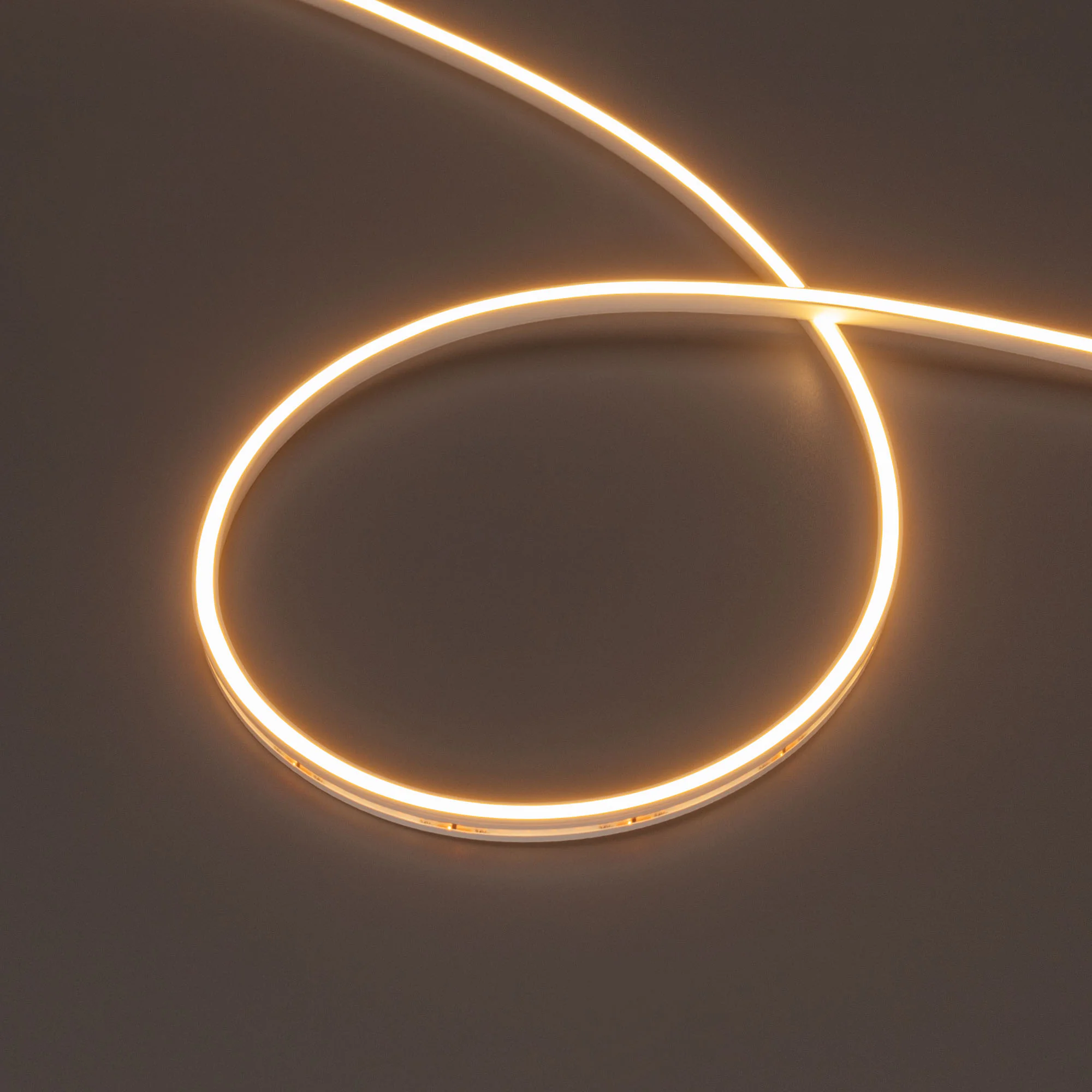 Лента герметичная MOONLIGHT-SIDE-T-M196-03x06mm 24V Warm2300 (7.2 W/m, IP54, 2216, 5m, wire x2) 039572 - Гибкая герметичная лента (неон серии MOONLIGHT), сечение 3х6 мм, Т-образная форма. Светодиоды SMD 2216 196 шт/м. Цвет свечения ТЁПЛЫЙ (2300 К), индекс