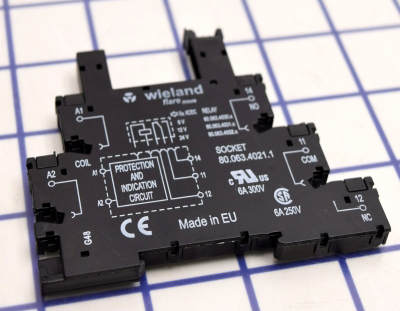 Колодка SF38 12V - Колодка для реле, с 1 переключающим контактом, рабочее напряжение: 6/12/24 V AC / DC, с винтовой фиксацией провода, серия flare