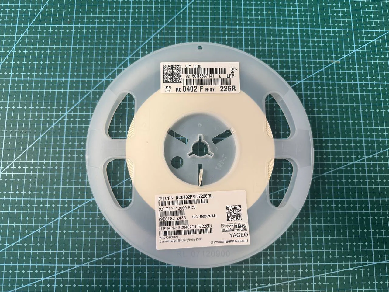 Резистор RC0402FR-07226RL (Yageo)