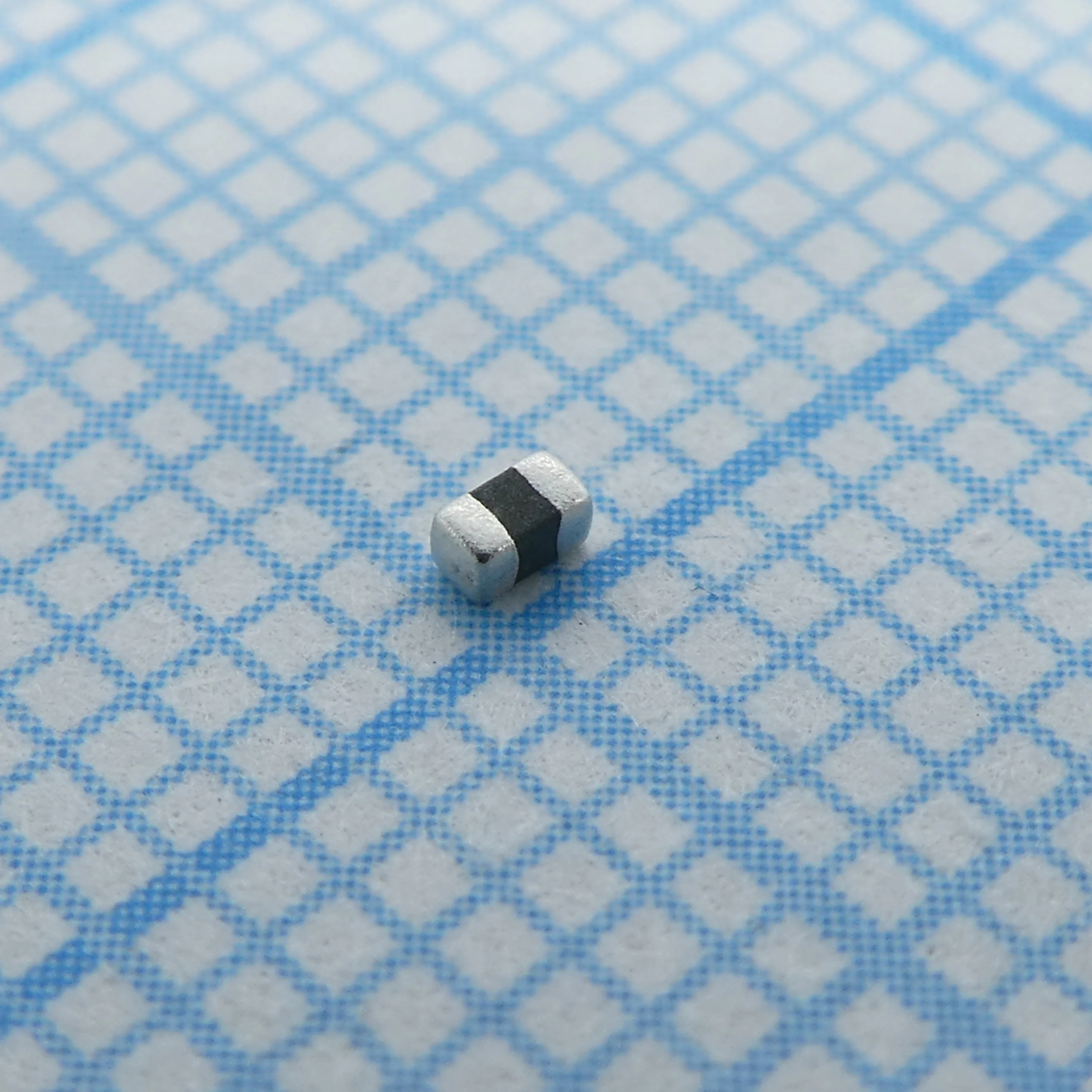 VC06AG18120YAT1A - SMD варистор 0603 14Vac/18Vdc 12pF 1мВт, лента в катушке