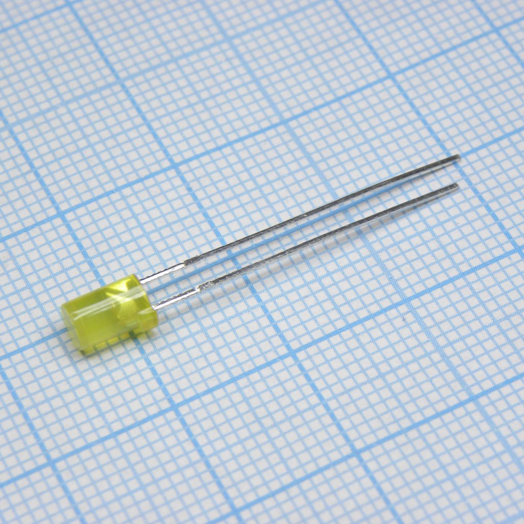 L-1413YDT - Светодиод 4мм/желтый/588нм/1-3мкд/цилиндр/100°