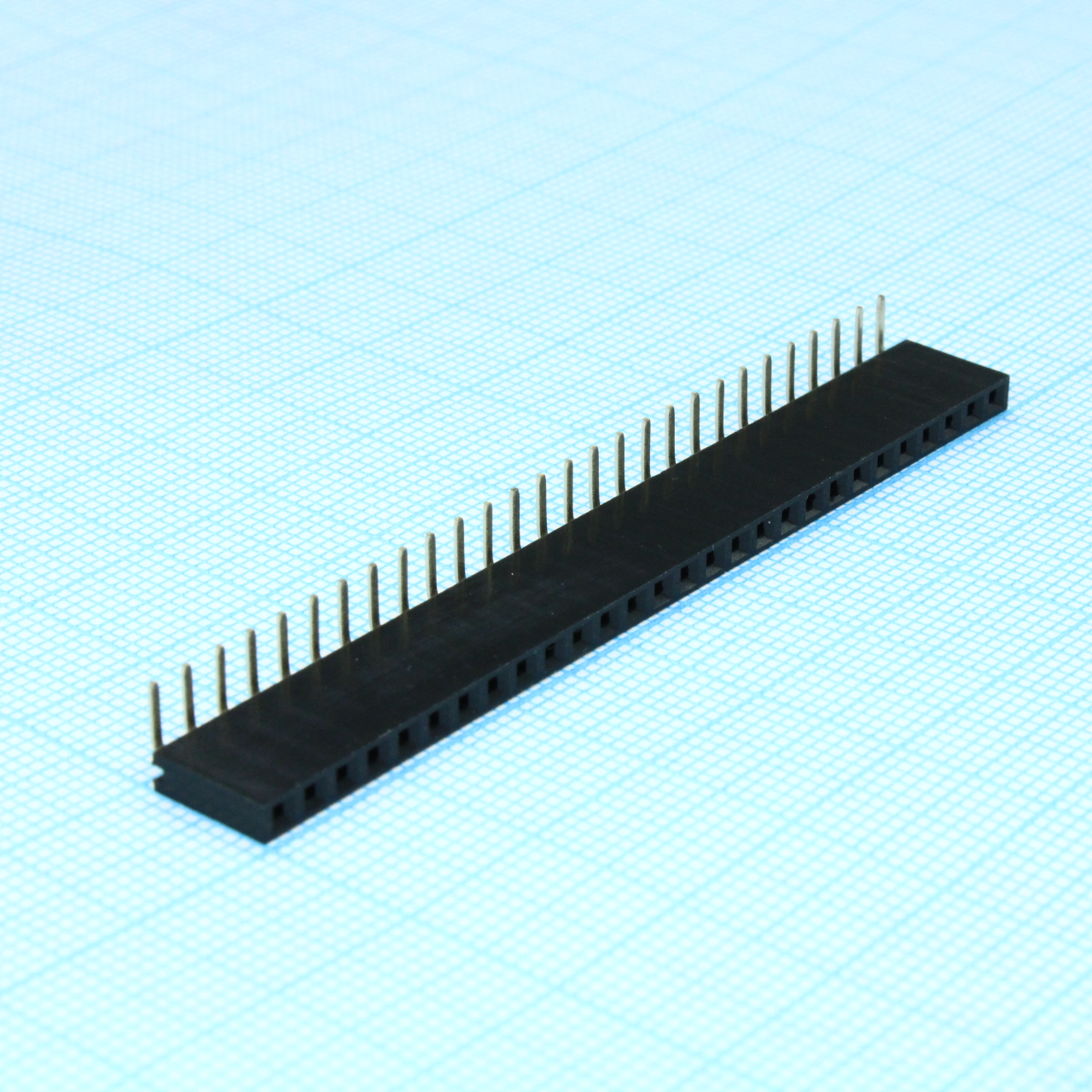 DS1024-1X28R0 - Гнездо на плату угловое 1x28 конт., шаг 2.54 мм., длина 8.5мм