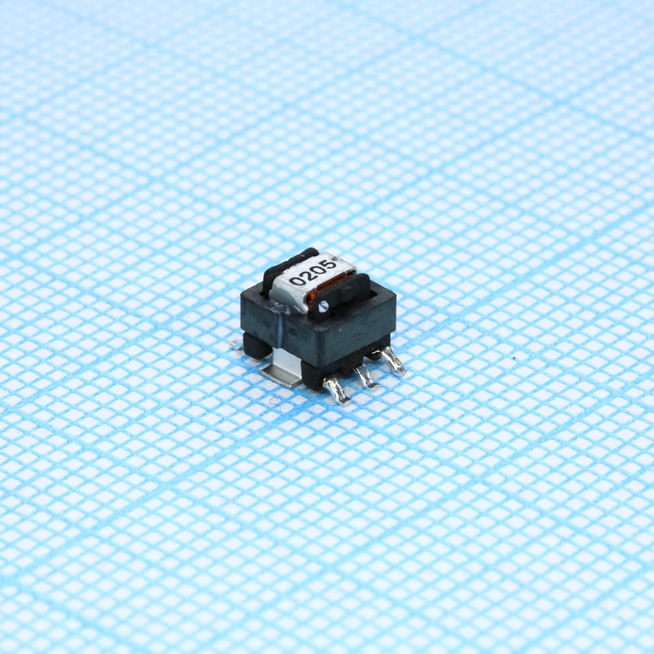 B82801B0205A100 - Датчик тока 1:100 1000VAC 0.0008Ohm Prim. DCR 5.5Ohm Sec. DCR 2000uH Prim. 20000mA Prim. 6Te