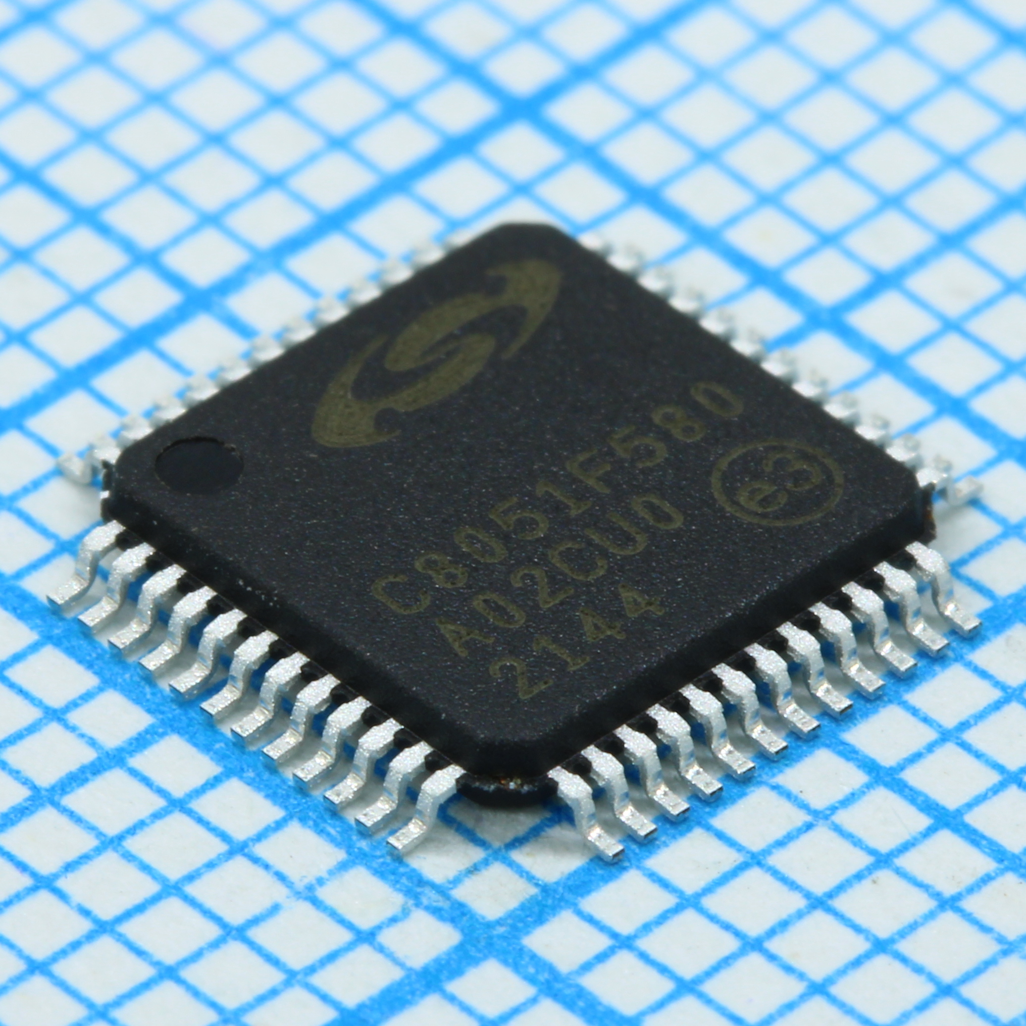 C8051F580-IQ - Микроконтроллер семейства 8051 8-бит 50 МГц 128кБ Флэш-память питание 5 В шина CAN