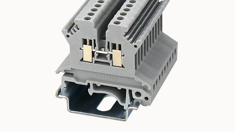 Проходная клемма PC1.5-01P-11 - Проходная клемма, тип фиксации провода: винтовой, номинальное сечение: 1.5 мм кв., 17,5A, 500V, ширина: 4,2 мм, цвет: серый, зажимная клетка - латунь, винтовая перемычка, тип монтажа: DIN35
