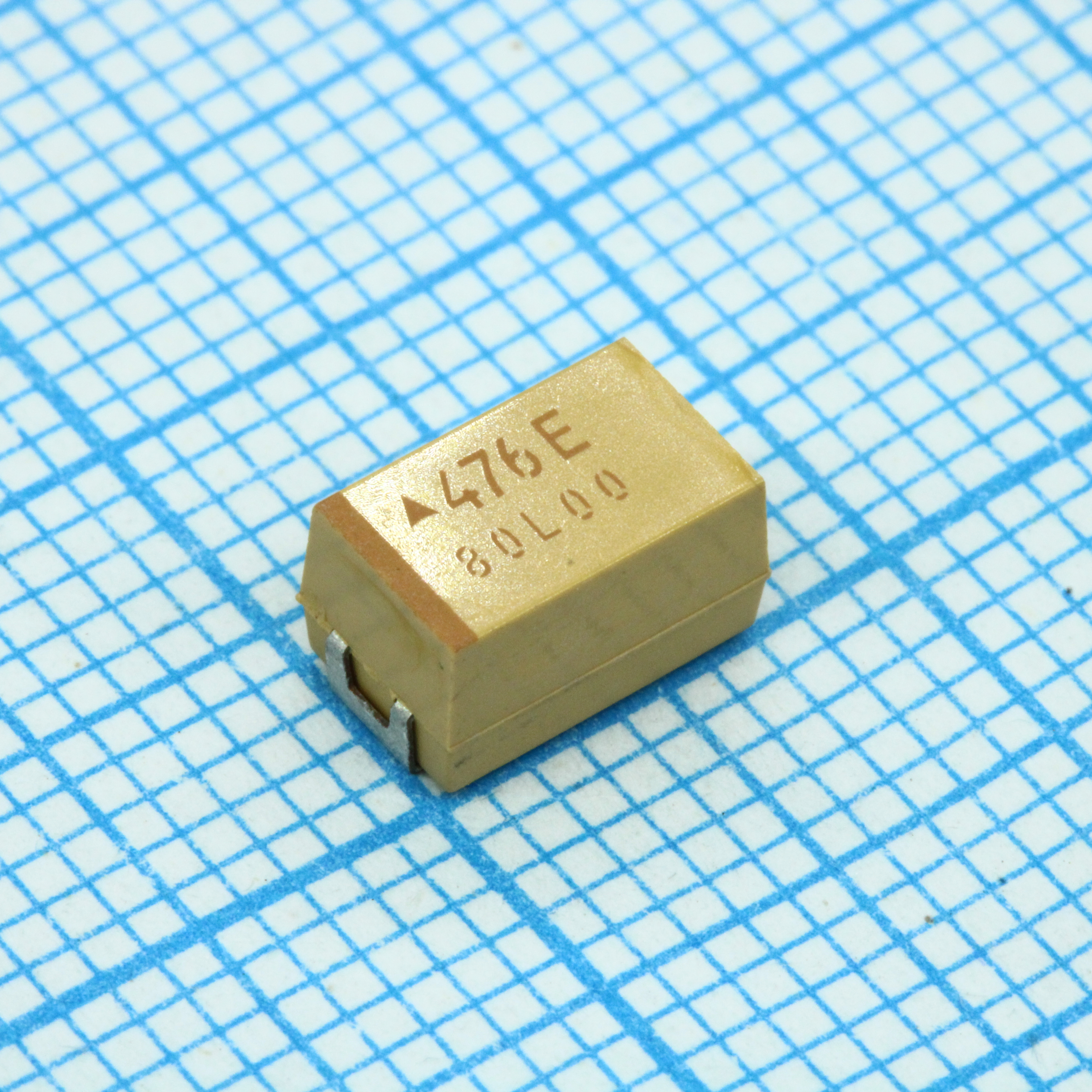 TAJE476K025RNJ - ЧИП-конденсатор танталовый 47мкФ 25В типоразмер E ±10% (7.3х4.3х4.1мм) выводы внутрь SMD 7343-43 0.9Ом 125°С лента на катушке