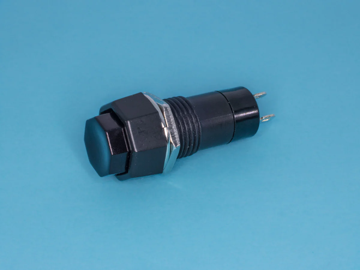 PSW-6A-B - Кнопка восьмиугольная 220В 1А без фиксации, крепление гайка, черная