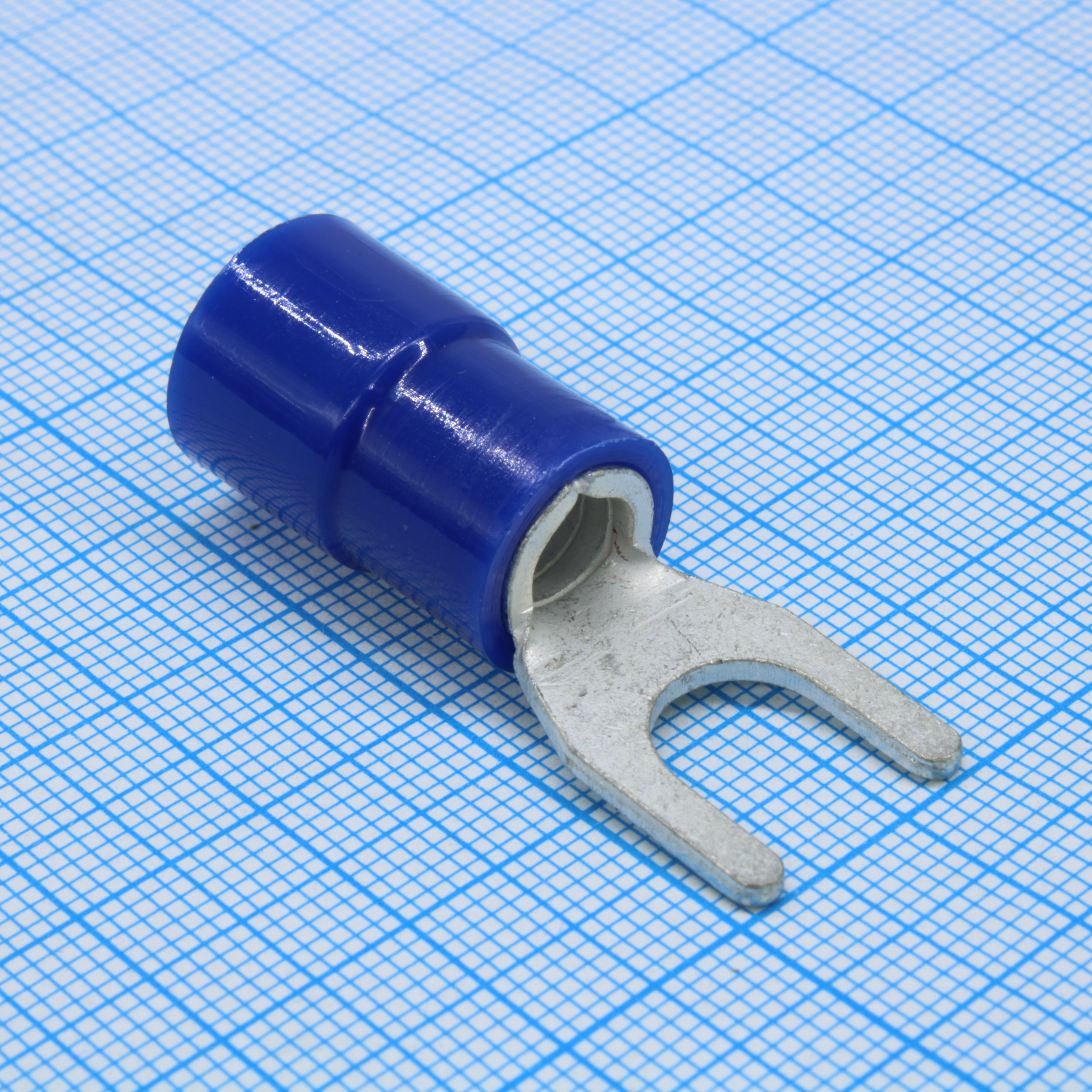 НВИН 16-8 - Наконечник кабельный вилочный изолированный с нейлоновой манжетой, сечение 16мм2 под М8