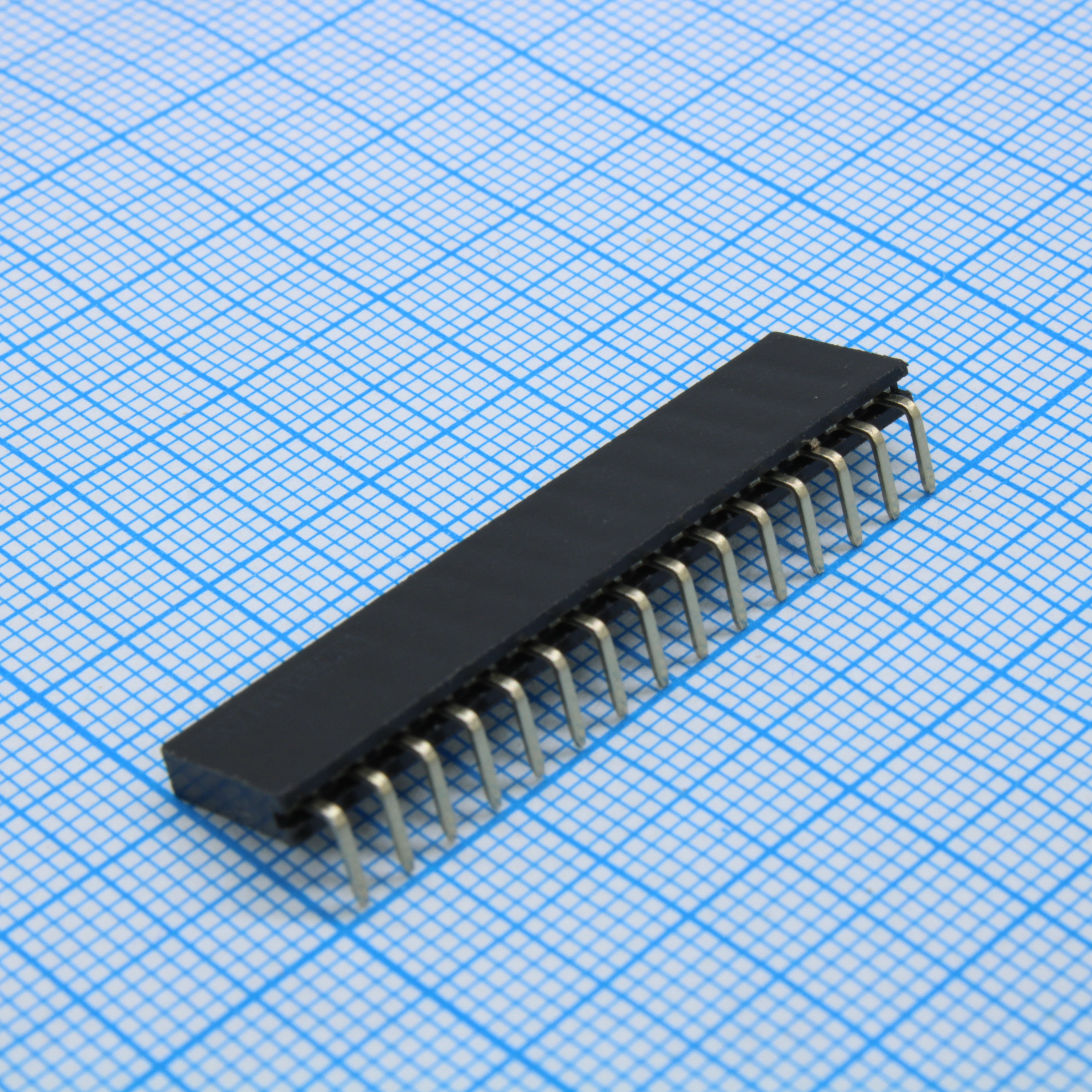 DS1024-1X15R2 - Гнездо на плату угловое 1x15 конт., шаг 2.54 мм., длина 8.5мм