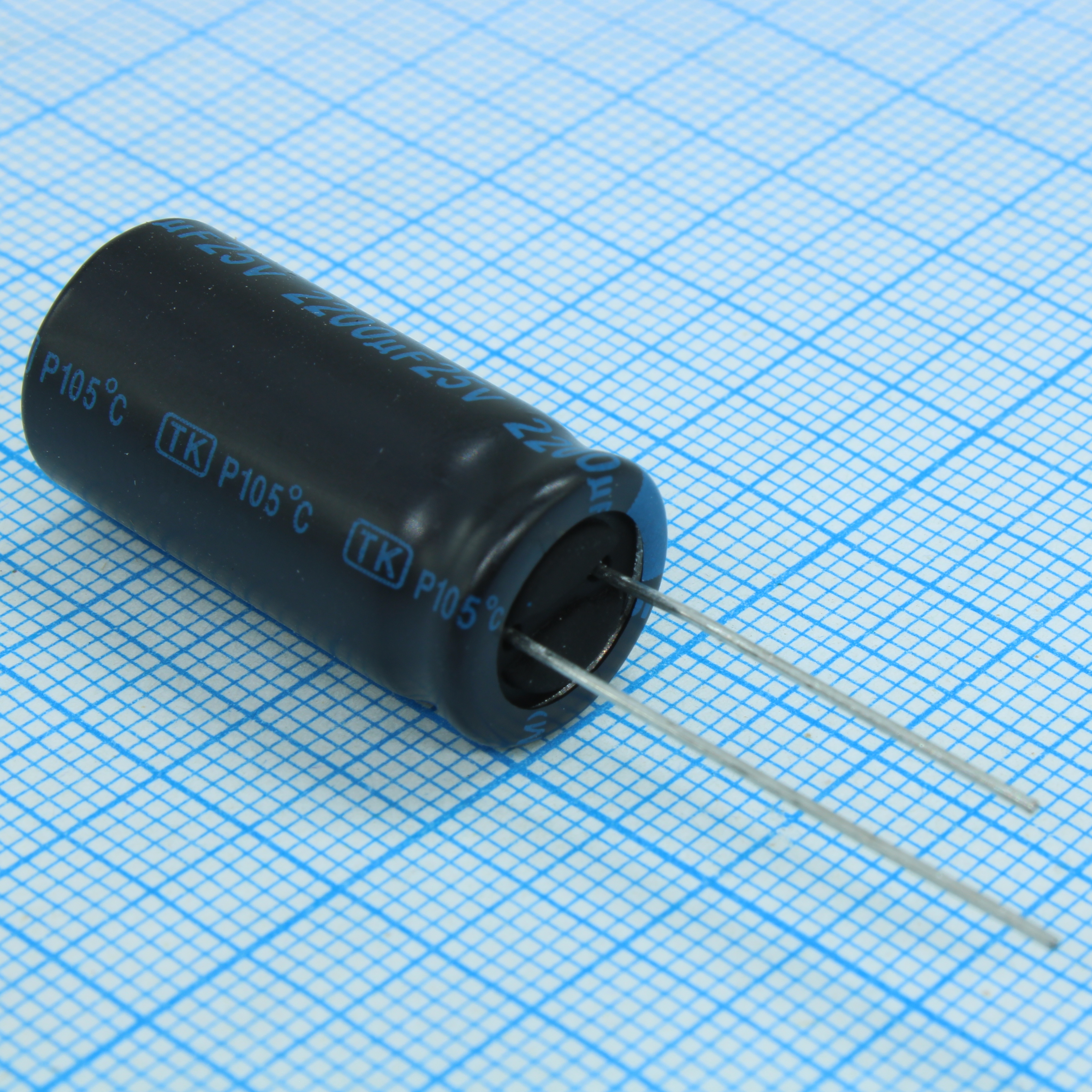 JTK228M025S1GMK25L - Конденсатор алюминиевый электролитический 2200мкФ 25В  ±20% (12.5 х 25мм) радиальные выводы 5мм 1370мА 2000час 105°С россыпь