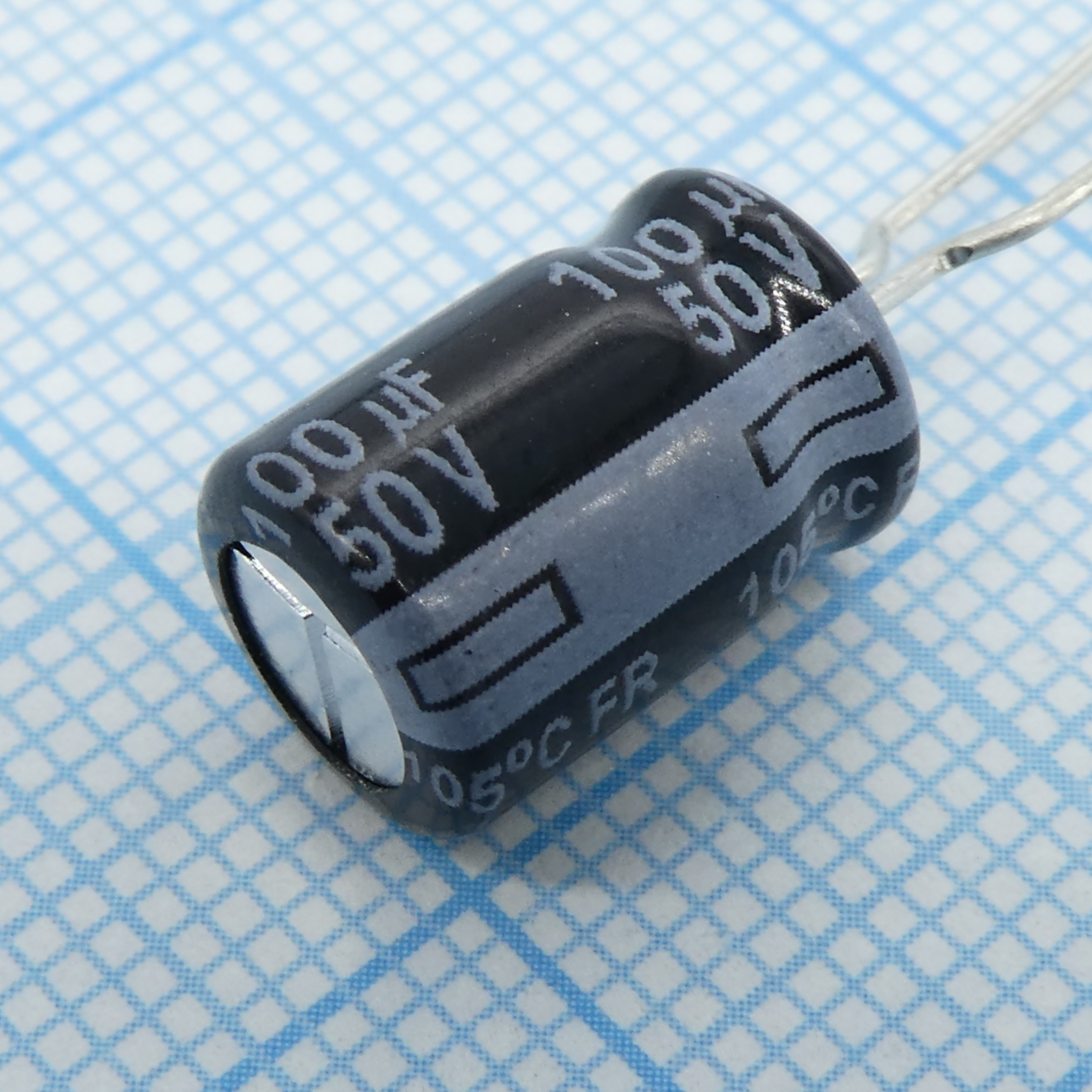 EEUFR1H101B - Конденсатор алюминиевый электролитический  100мкФ 50В ±20% (8 Х 11.5мм) радиальные выводы 5мм 870мА 6000час 105°С Лента в коробке