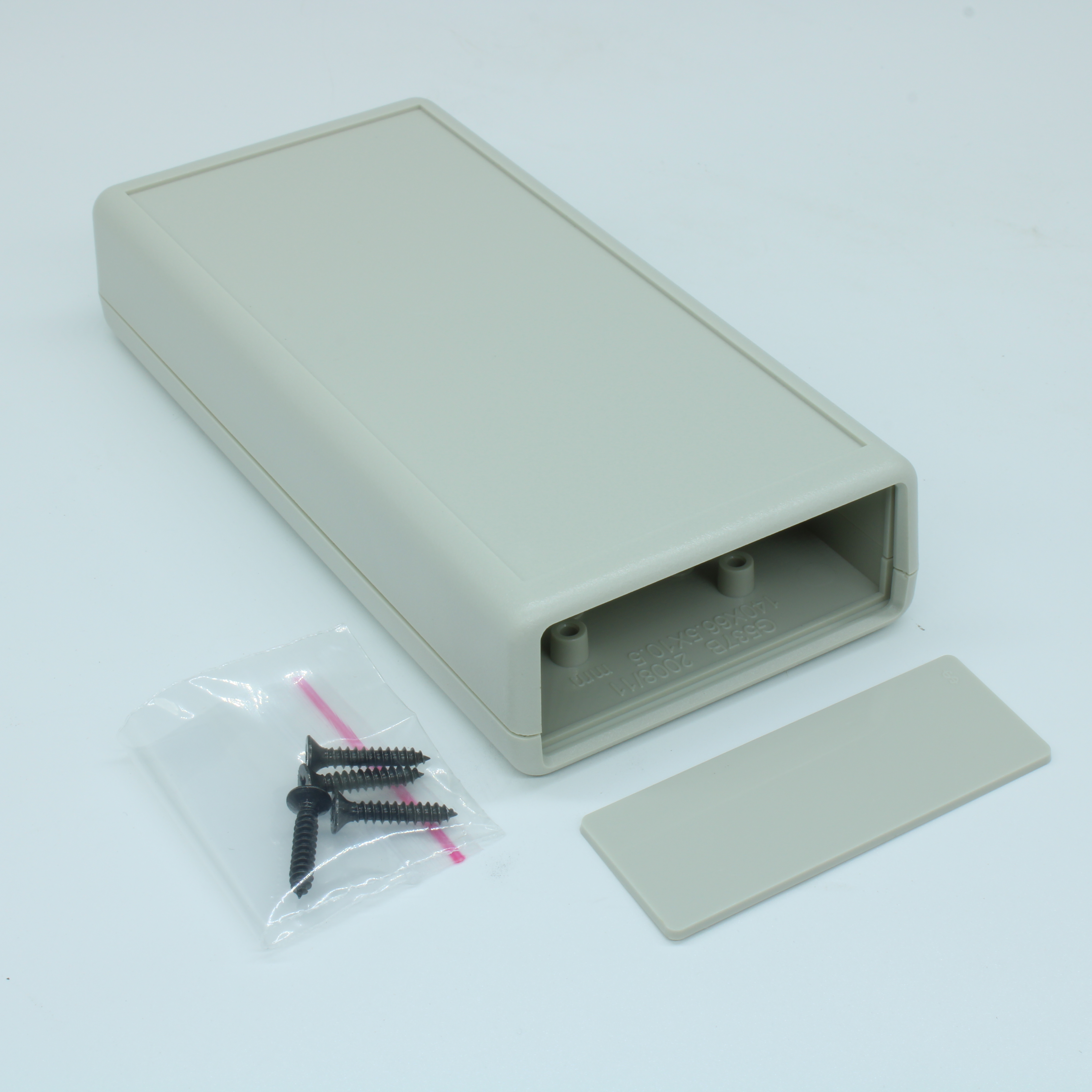 G537G(BC)-1$ - Корпус приборный с батарейным отсеком, носимый, материал: ударопрочный пластик ABS, одна панель "$", серый