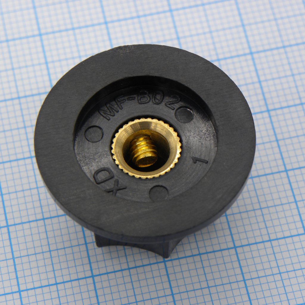 Ручка MF-B02 чёрная, d=6.4 мм, с винтом - Ручка управления на вал 6.4 мм, мет. втулка с винтом, чёрная, h=16, D=29, семиграниик с фланцем.