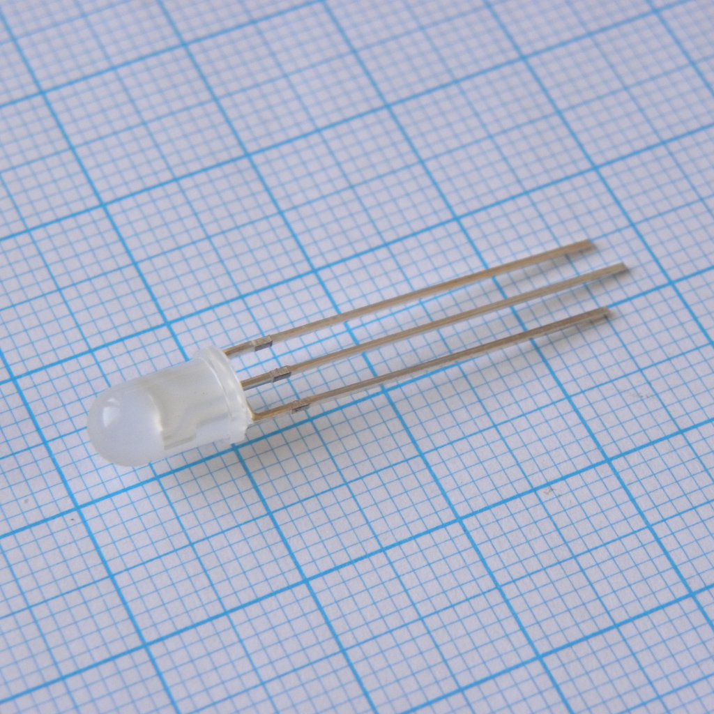 FYL-5019EGW1B - Светодиод 5мм/красный/625нм/50мкд - зеленый/572нм/58мкд/белый матовый/50°