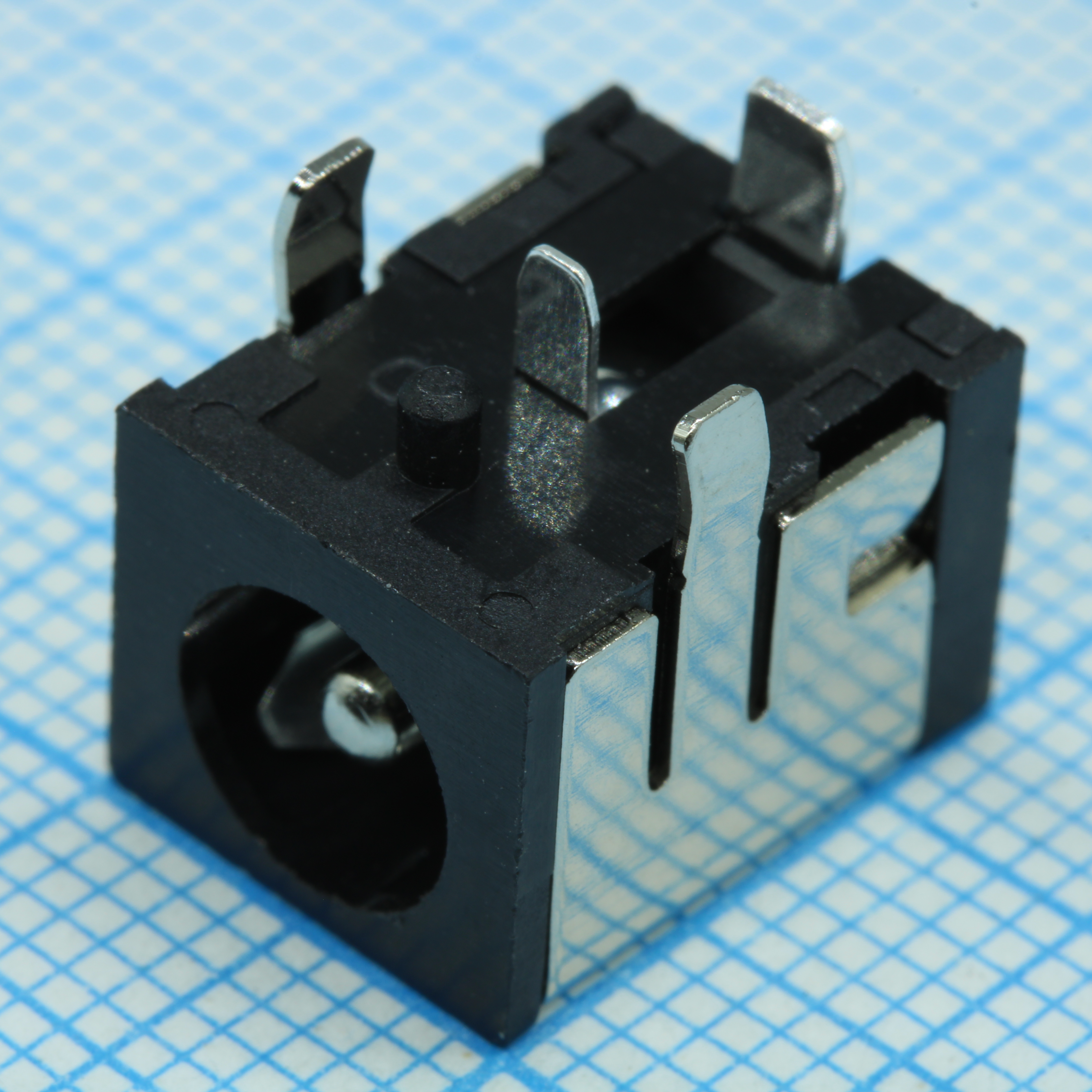 PJ-063AH - Разъем питания 2.0 x 6.5 мм, 8.0 A, горизонтальный монтаж в отверстие