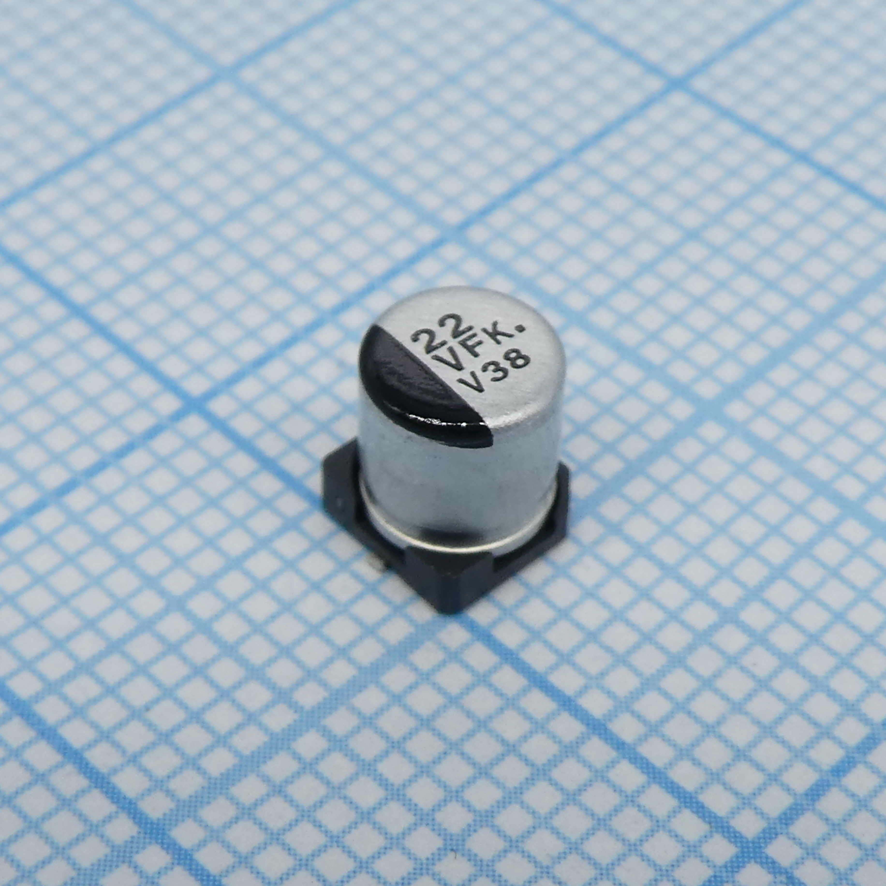 EEEFK1V220R - Конденсатор электролитический низкоимпедансный для поверхностного монтажа 35В 22мкФ ±20%, 160mA, 2000часов, 5*5.8