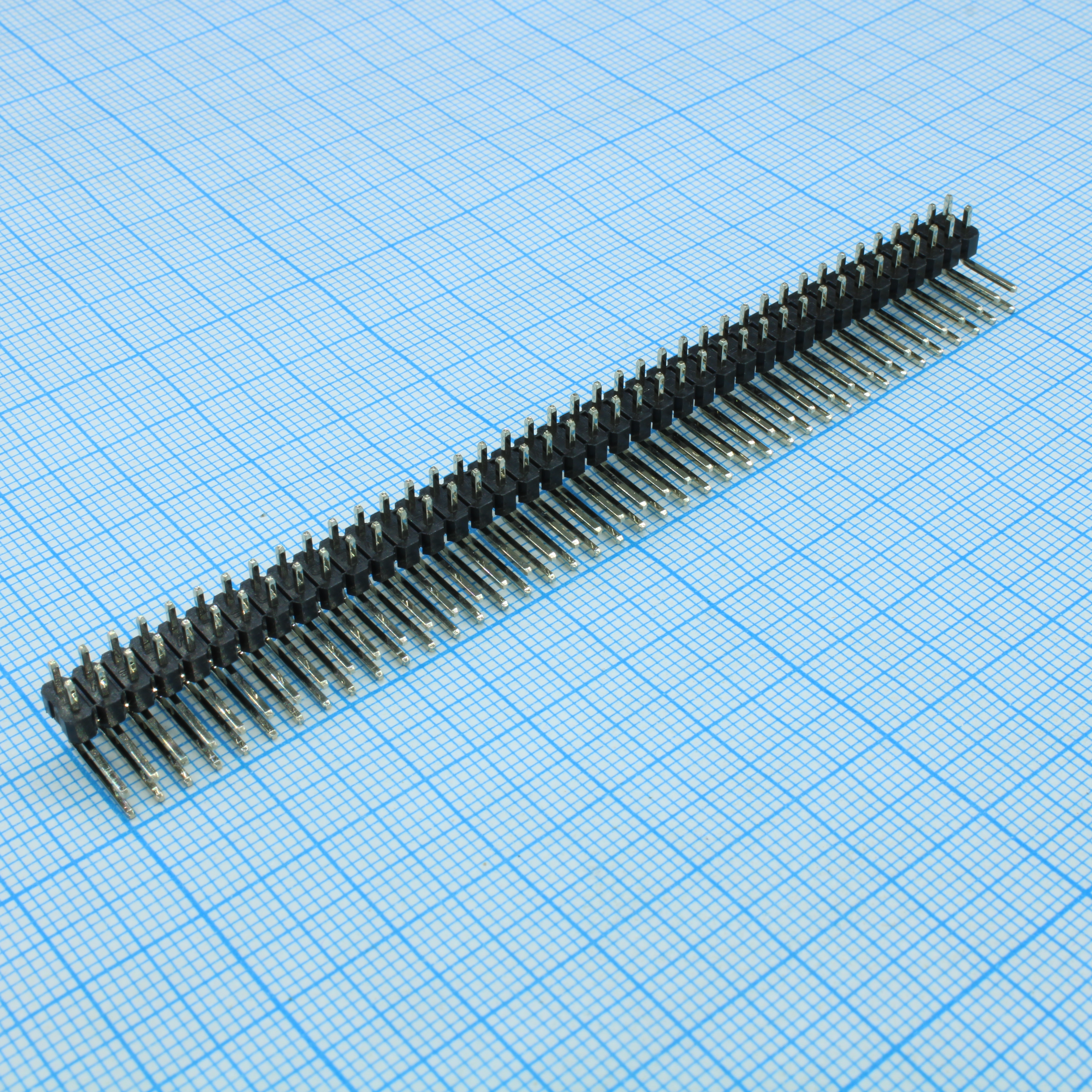 DS1022-2X40RF18-B - Соединитель штыревой, вилка на плату двухрядная угловая 80pin(2x40), шаг 2.54мм (A=6.30mm, B=3.20mm, C=4.36mm)