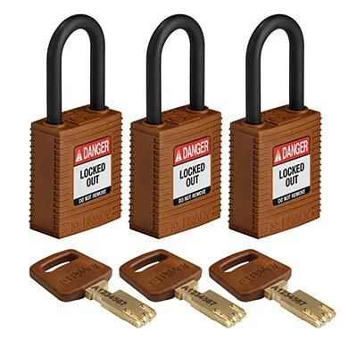 gws150314 - Замки SafeKey нейлоновые с пластиковой дужкой, высота дужки – 38 мм, диаметр дужки – 6.4 мм, нейлоновый корпус, размеры корпуса – 46х38х19 мм, система "Одинаковые ключи", цвет – коричневый, 3 шт/упак