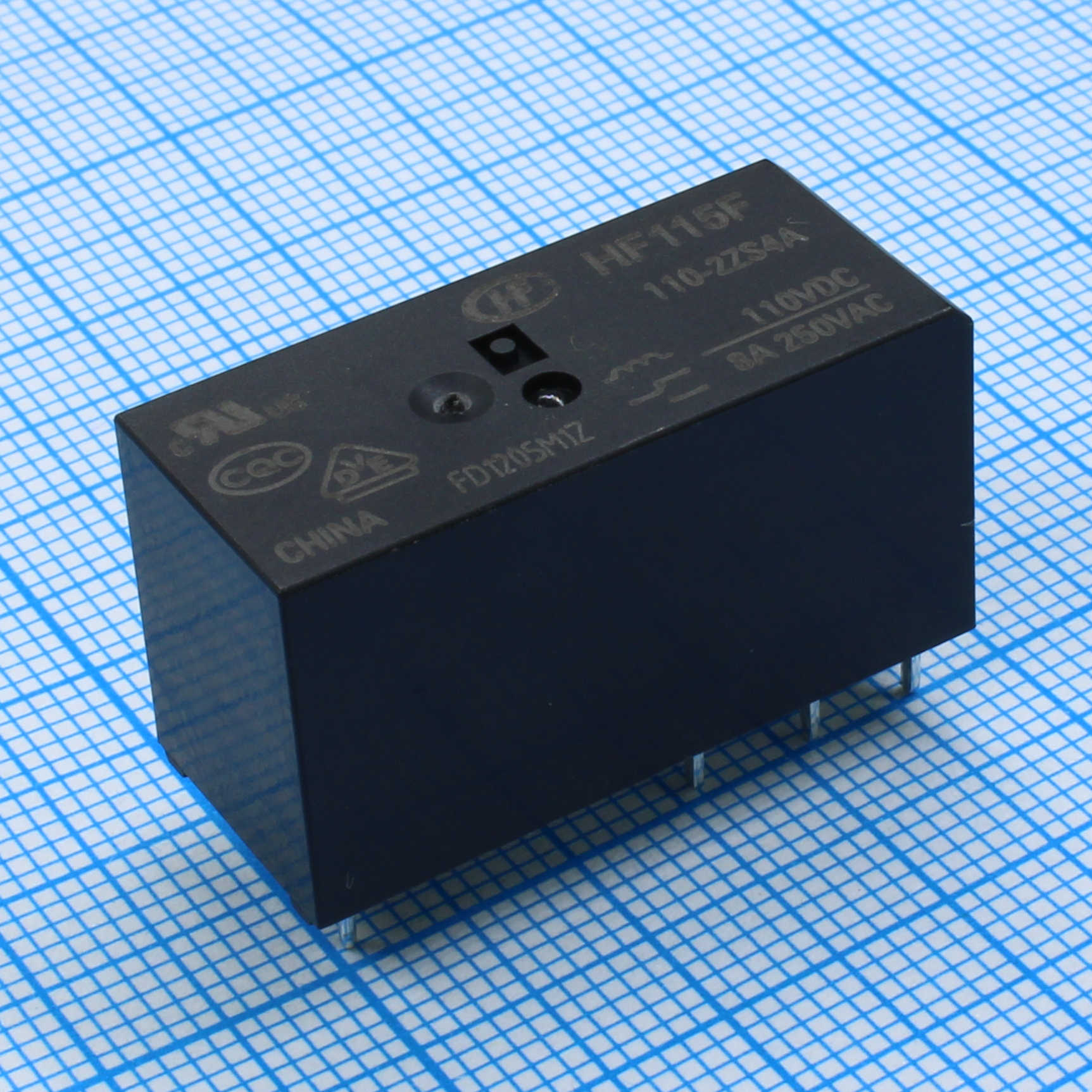 HF115F/110-2ZS4A - Реле силовое 8А две контактных группы на переключение катушка 110В постоянного тока монтаж в отверстие