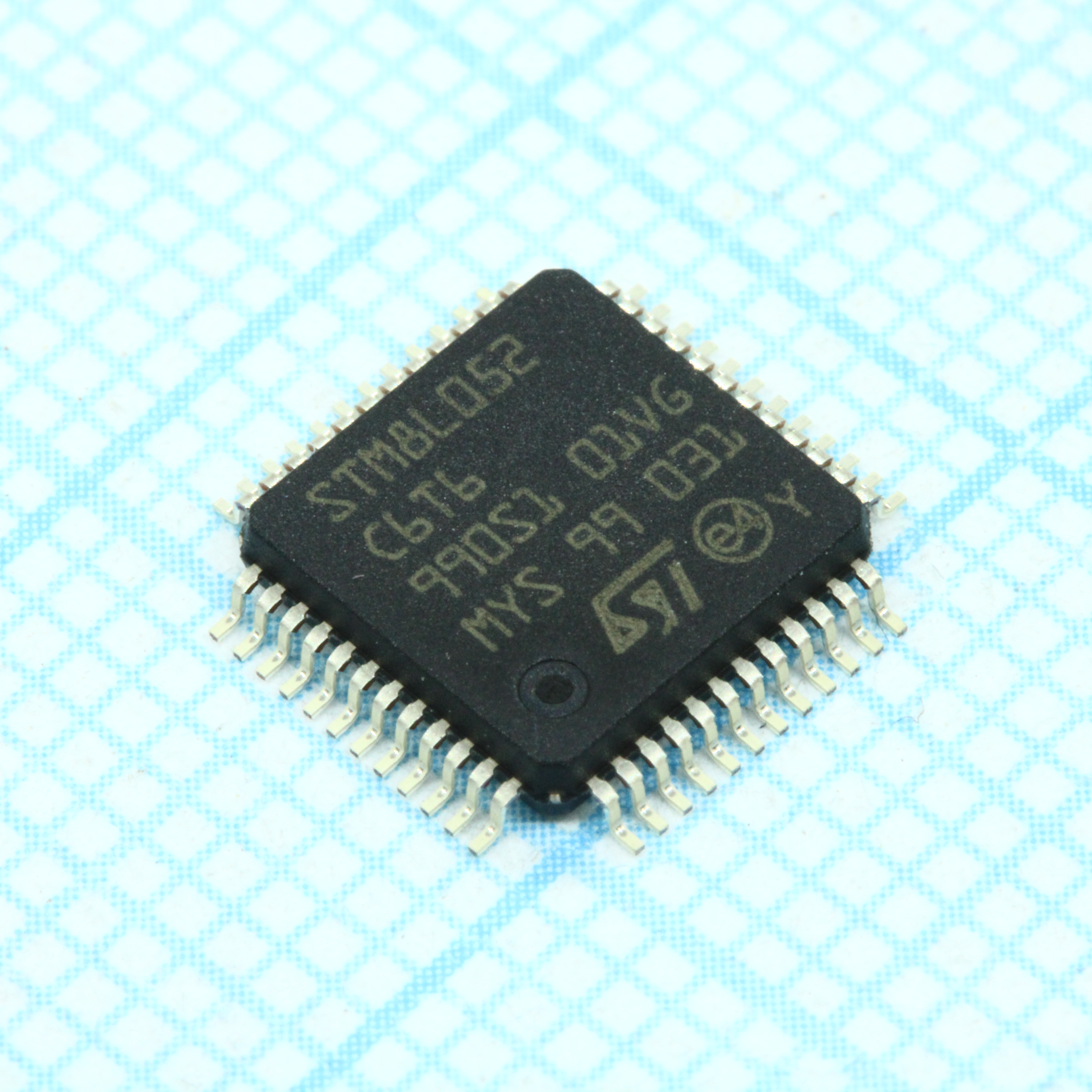 STM8L052C6T6 - 8-bit микропотребляющий, 16МГц, 32кБ Flash (256б EEPROM - включено), 2кб ОЗУ, 2х16-бит таймера, SPI, I2C, USART, 12бит АЦП, LCD, 4 DMA