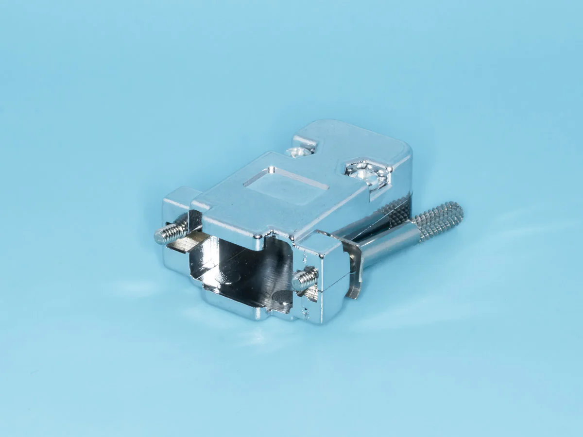 DNT-9C - Корпус разъема  9 контактов с удлиненными винтами, металлизированный