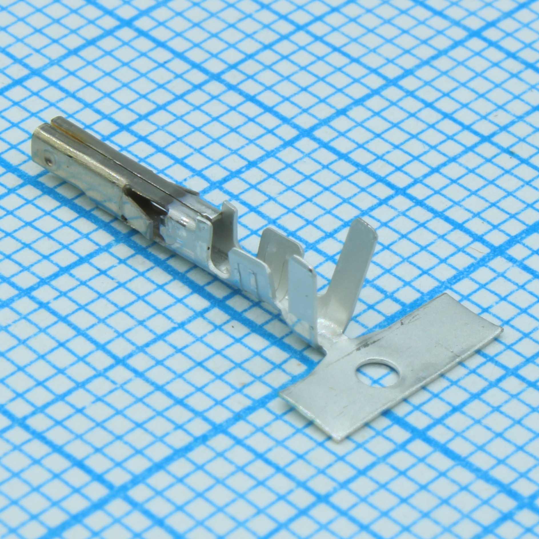39000428 - Контакт прямой под зажим на кабель розетка 18-24AWG серия Mini-Fitї рейка