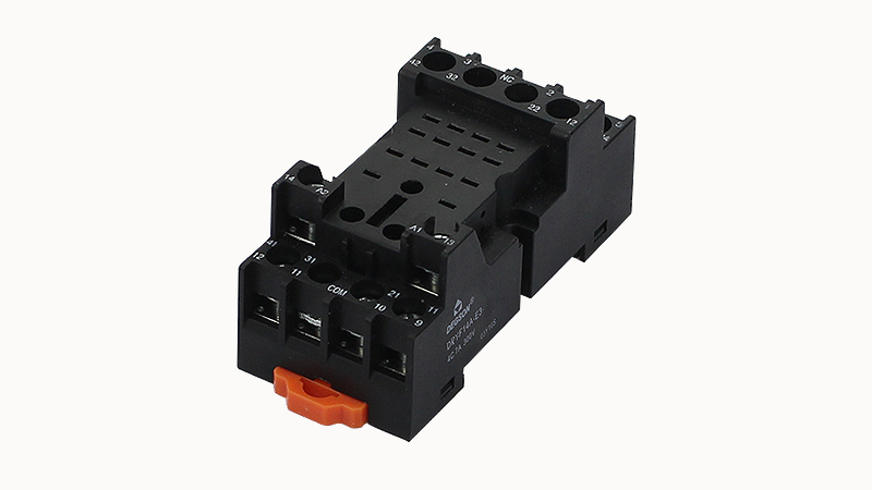 Колодка для реле DPKF14A-E3 - Колодка для реле DRPE-4C, 10A, 300V, фиксация провода: с вилочным наконечником с защитой от прикосновения, с разъемом для модуля DMD, пластик, цвет: черный, монтаж на DIN рейку