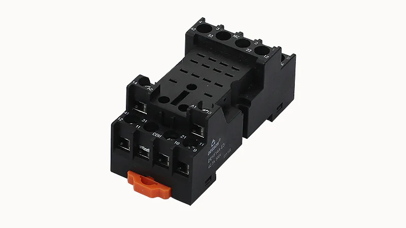 Колодка для реле DPKF14A-E3 - Колодка для реле DRPE-4C, 10A, 300V, фиксация провода: с вилочным наконечником с защитой от прикосновения, с разъемом для модуля DMD, пластик, цвет: черный, монтаж на DIN рейку