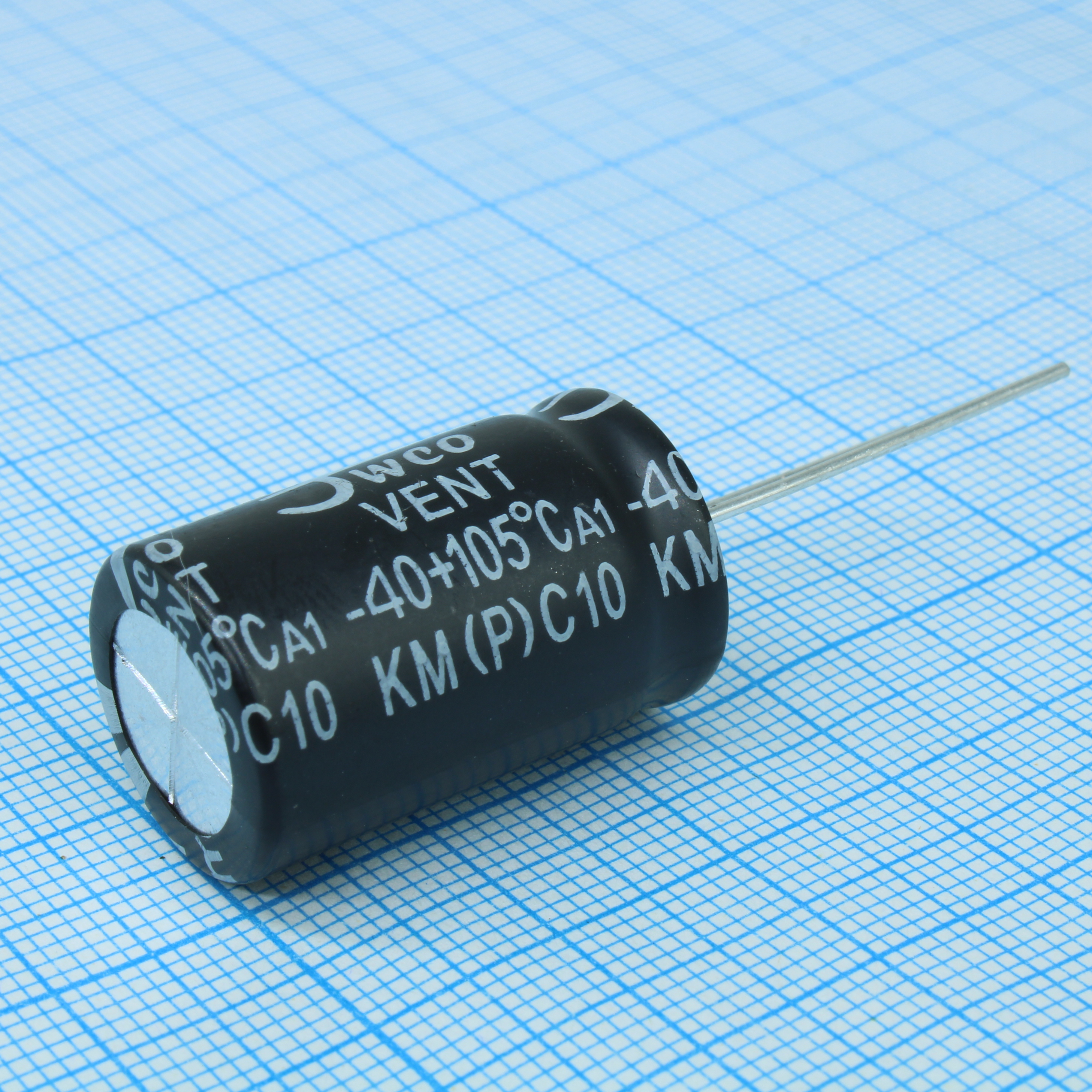 KM472M1EBKJ1625EBK - Конденсатор алюминиевый  электролитический 4700мкФ 25В ±20% (16 X 25мм) радиальные выводы 7.5мм 2000час 105°С россыпь