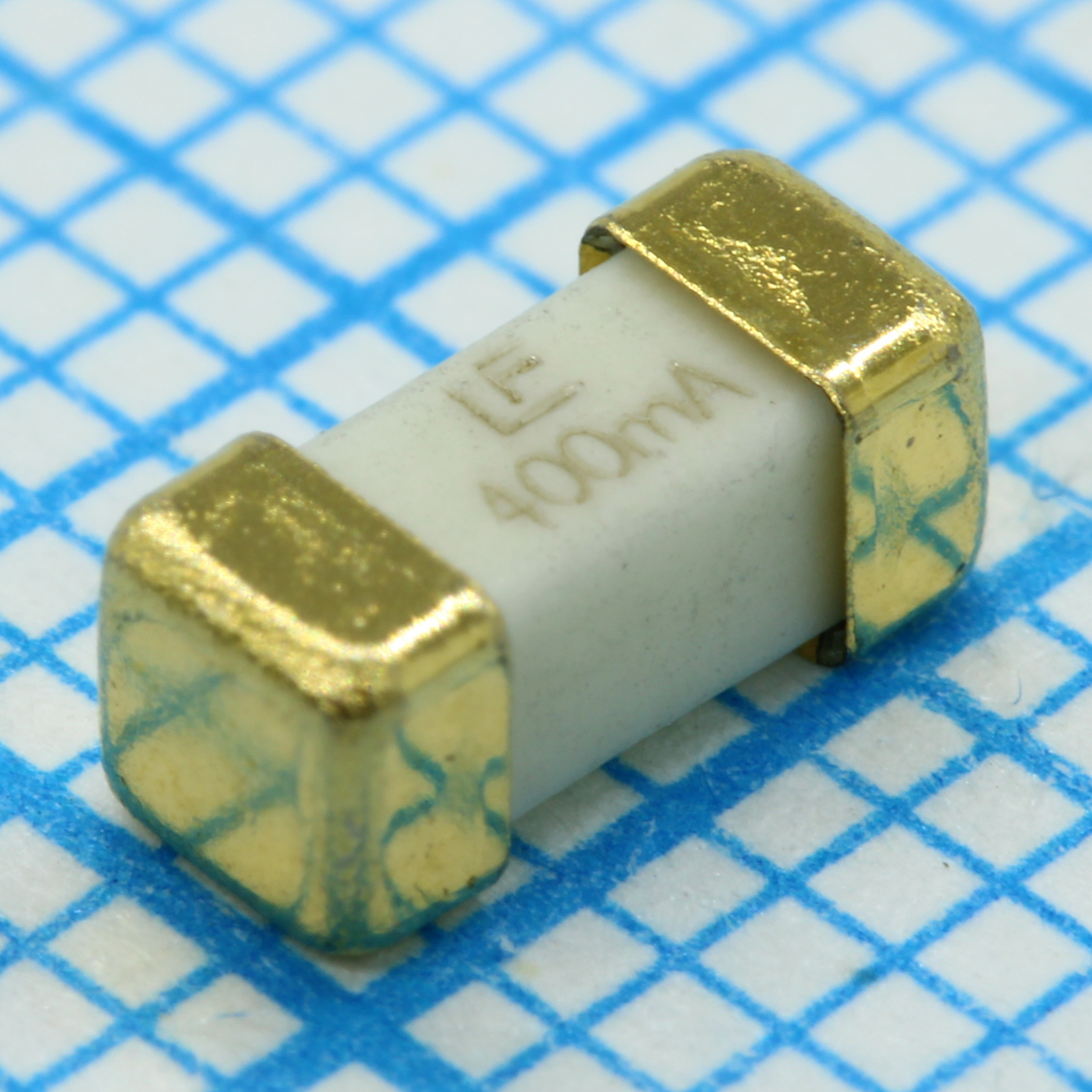 0451.400MRL - Предохранитель сверхбыстродействующий 0.4A 125В SMD 2410 керамический лента на катушке