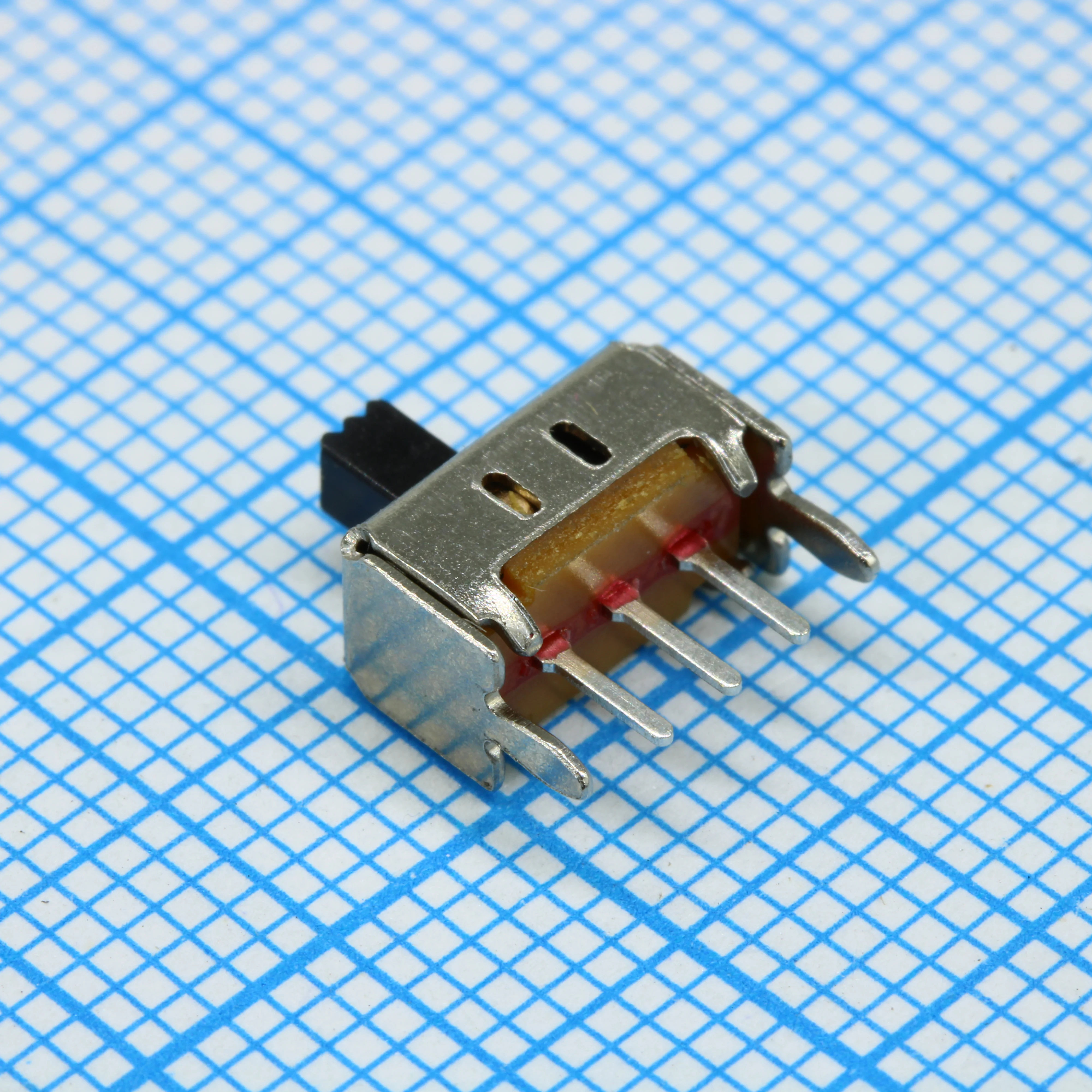 L-KLS7-SS03-12D02-EG03 - Переключатель движковый вертикальный (ON-ON), 0.3A 50VDC, высота движка 3мм, 10000циклов монтаж в отверстие