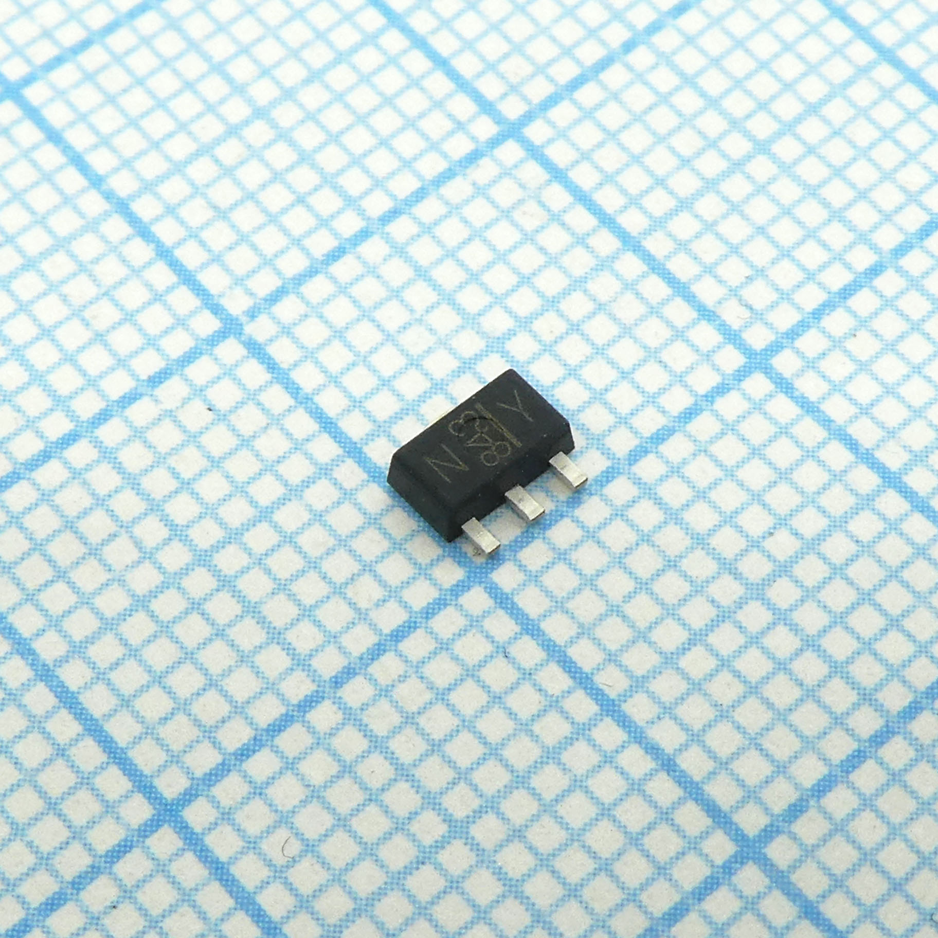 2SA1213 Y - Биполярный транзистор, PNP, 50 В, 2 А, 0.5 Вт (Комплементарная пара 2SC2873)