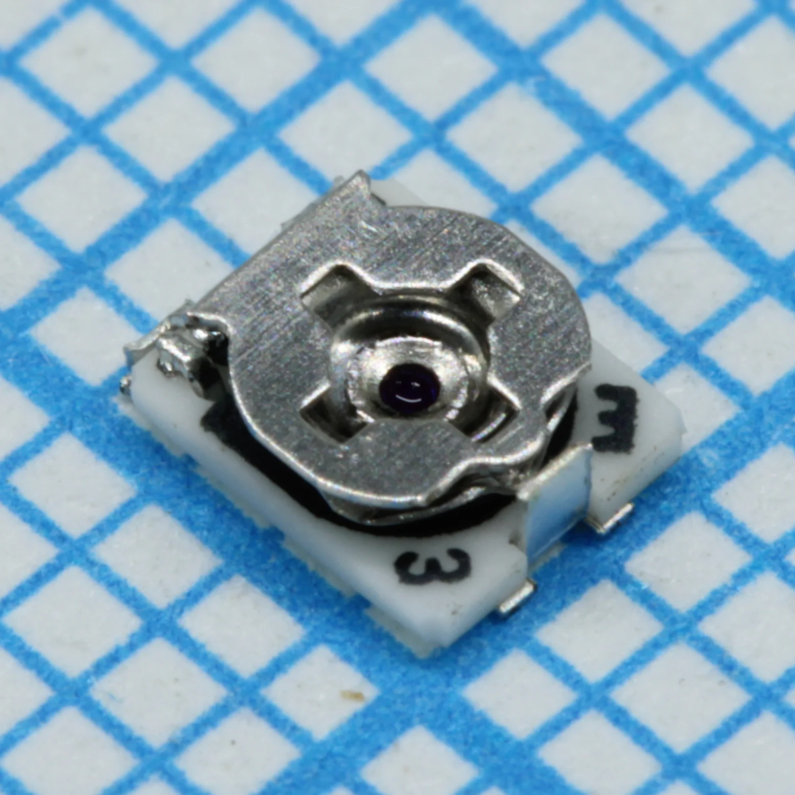 TSR-C3305-202R - Потенциометр SMD 0.15Вт 2кОм