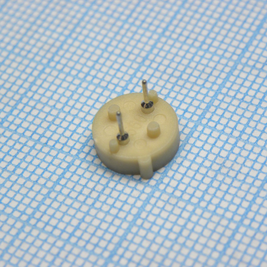 56000001319 - Держатель радиального предохранителя 8,4х7,6 мм, монтаж на плату, 6.3А 250В