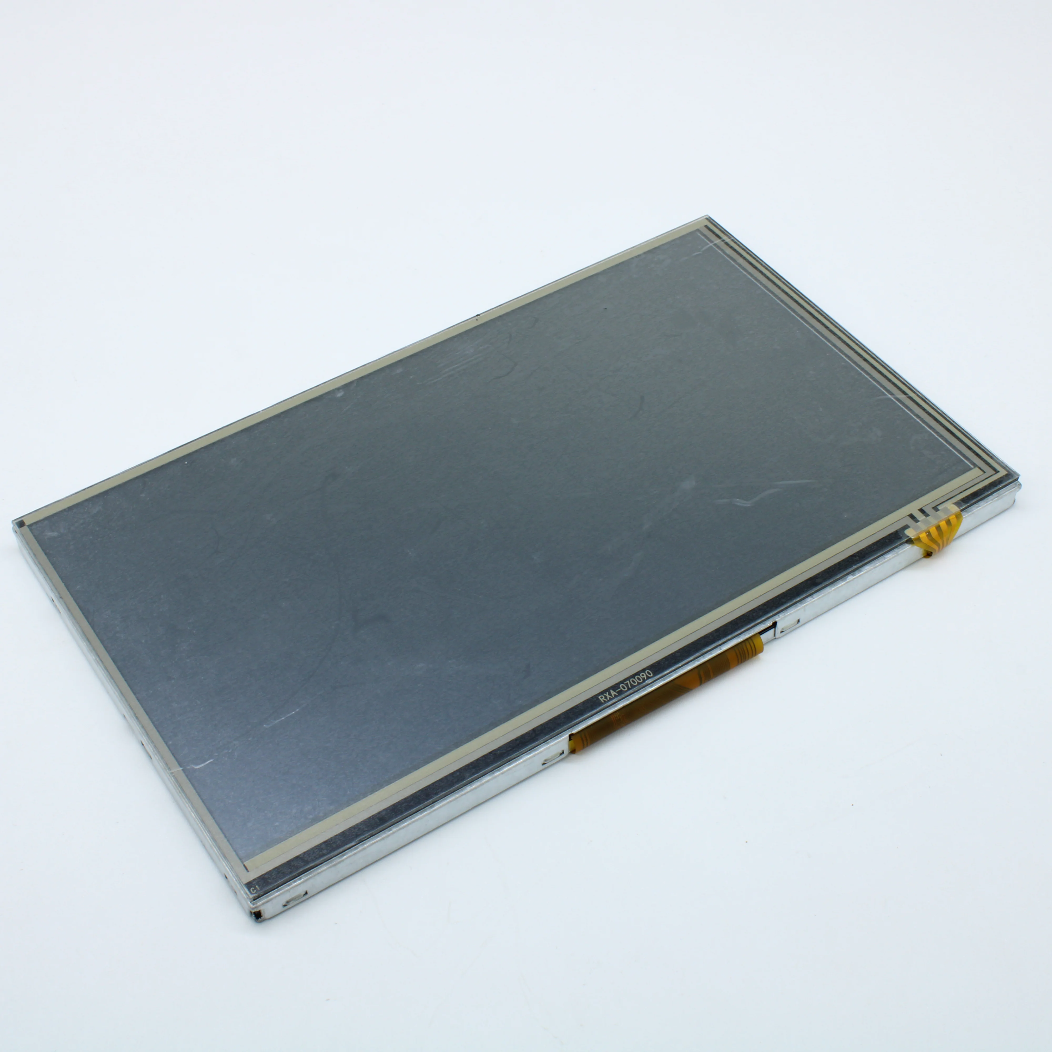 ZW-T070SWH-19P - TFT 7.0"+RTP, Разрешение: 800x480, Тип: TN 12:00, Яркость: 640 кд/м2, Контроллер: HX8664B+HX8264E, 50 пин., Интерфейс: 24BIT RGB, Размер модуля, мм: 165.00*100.00*7.43, Рабочая температура, С: -20~+70