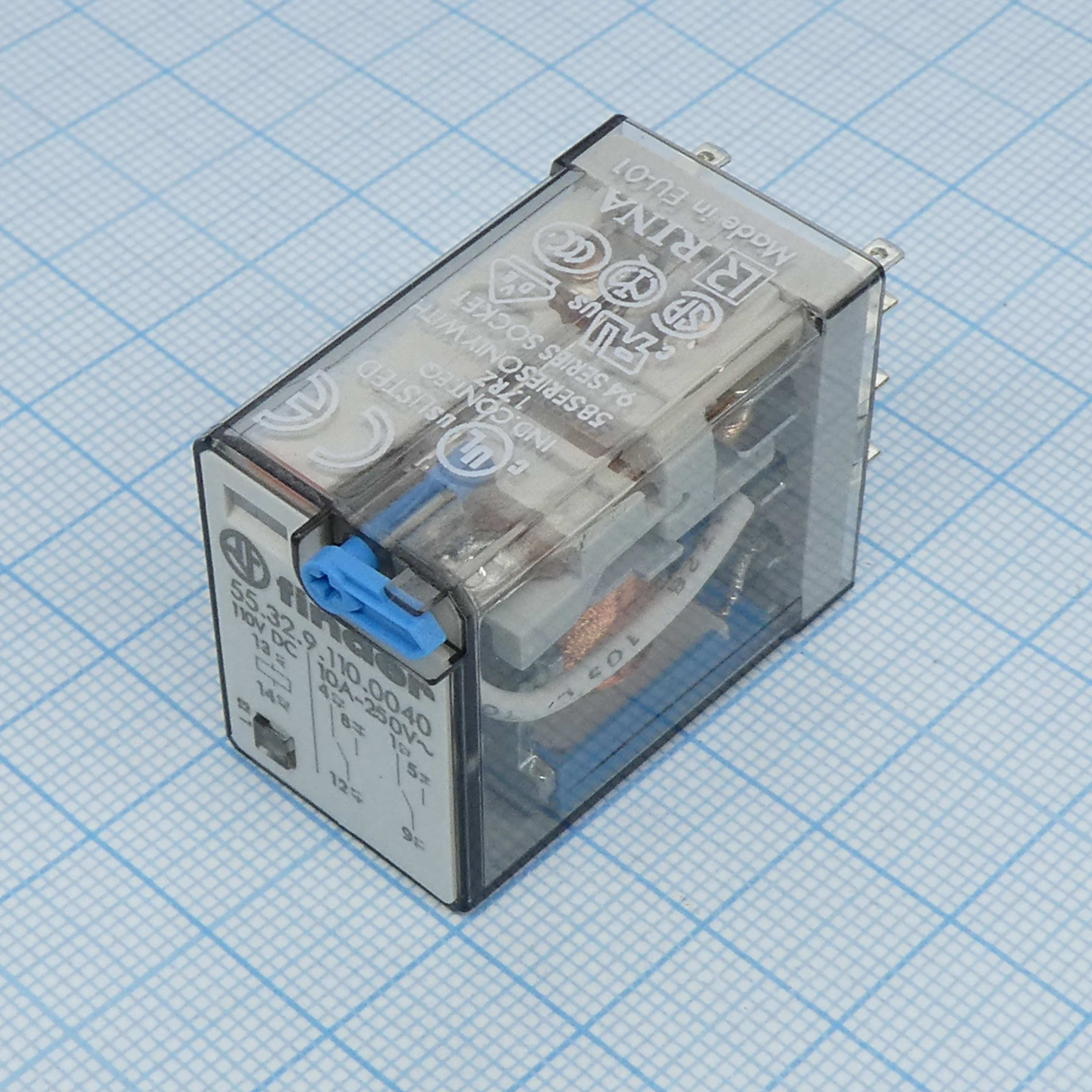 55.32.9.110.0040 - Миниатюрное универсальное электромеханическое реле; монтаж в розетку; 2CO 10A; контакты AgNi; катушка 110В DC; степень защиты RTI; опции: кнопка тест + мех.индикатор