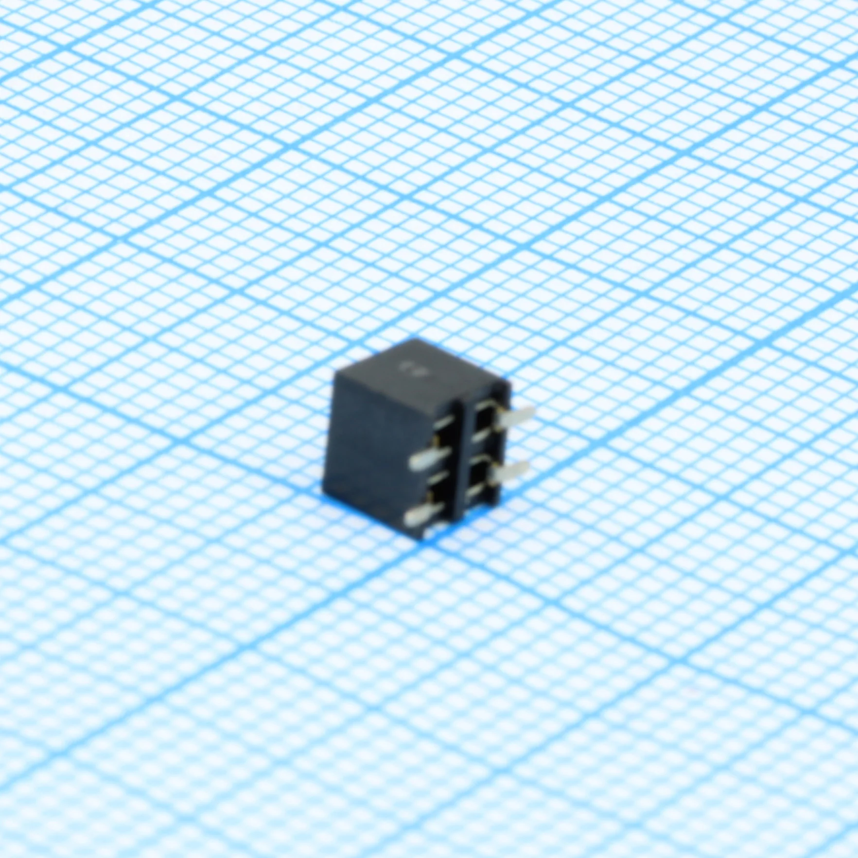 DS1026-09-2X2S8BSXBX - Разъем на плату 2х2 контакта шаг 2,00мм SMT