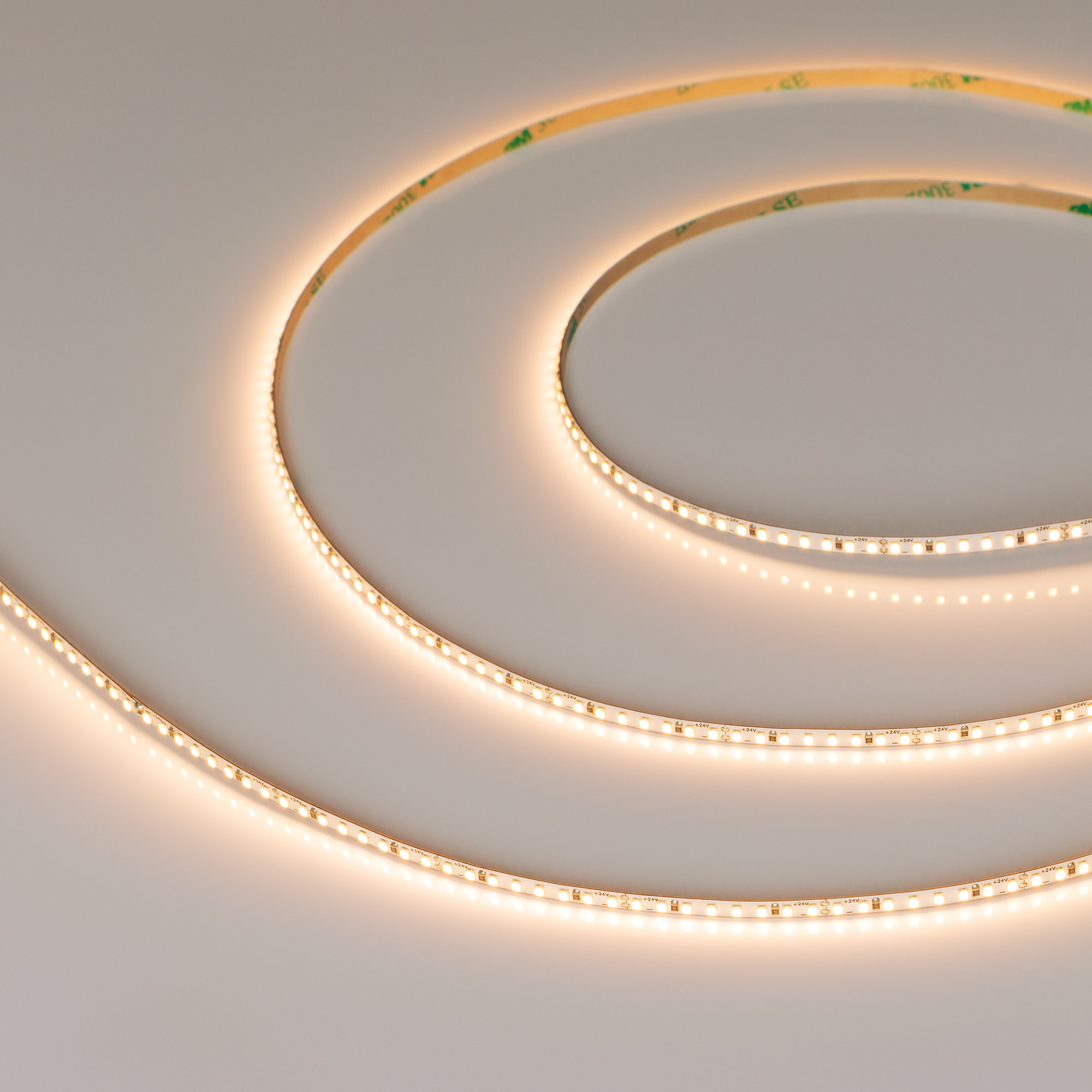 Лента MICROLED-M240-4mm 24V Warm2700 (8 W/m, IP20, 2216, 5m) 047872 - Светодиодная лента MICROLED-M240, открытая IP20. Светодиоды 2216, 240 шт/м (1200 шт на 5м), белая плата, скотч 3M. Цвет ТЕПЛЫЙ 2700K, цветопередача CRI>90, угол 120°. Питание 24 В, мощн