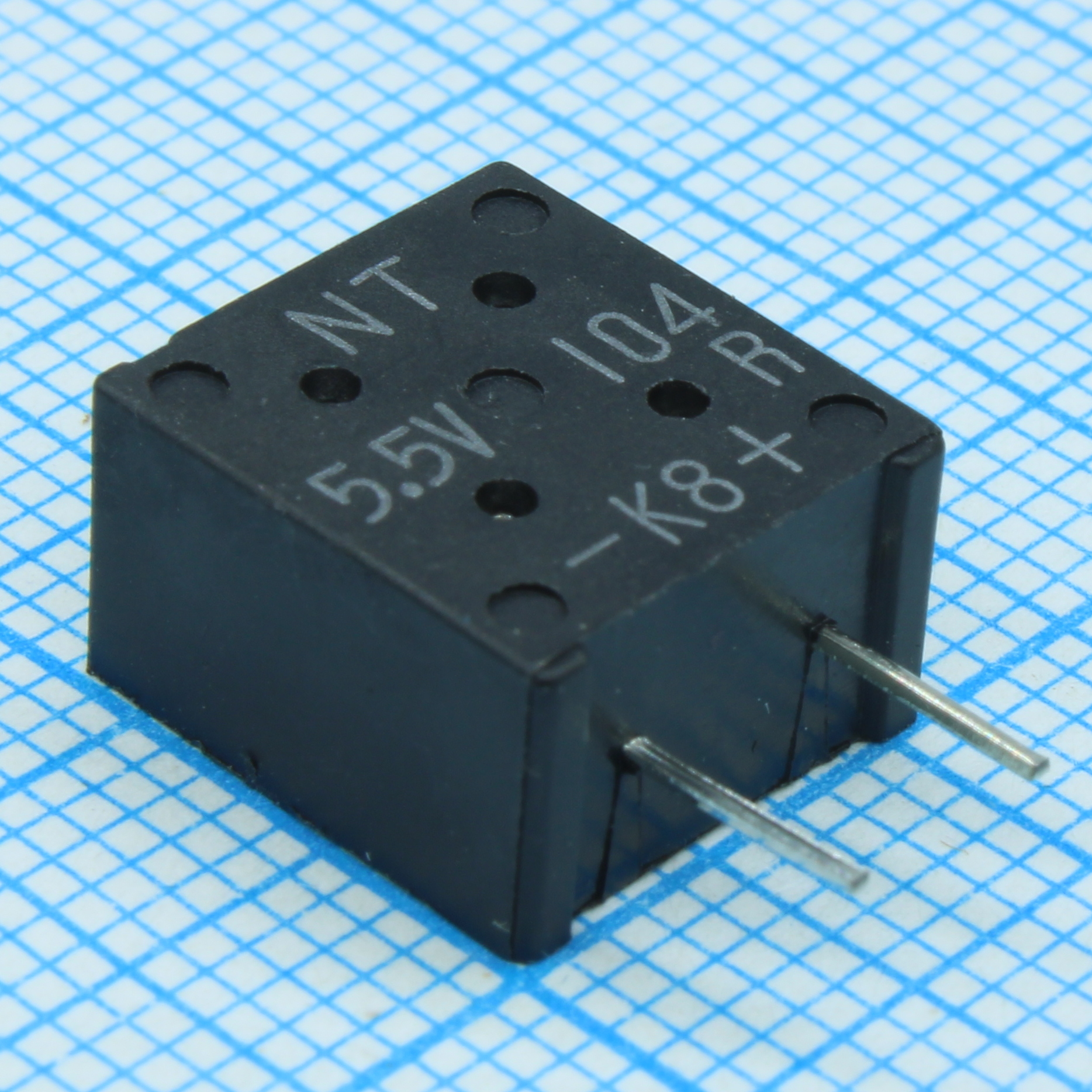 FMR0H104ZF - Ионистор 0.1Ф 5.5В -20%....80% (10.5х 6.5х 11.5мм) радиальный шаг 5мм 50Ом 85°C россыпь